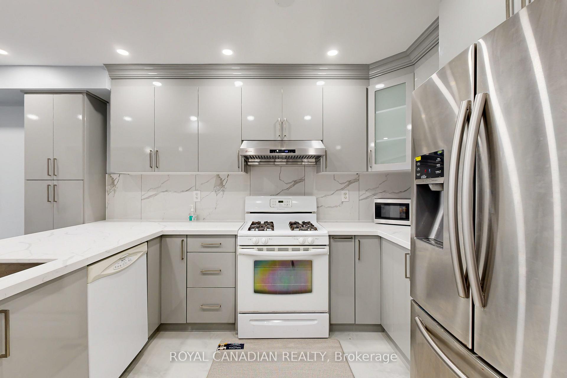 Photo 9 of 11 Revelstoke Place, Brampton, Sandringham-Wellington — HOMEH