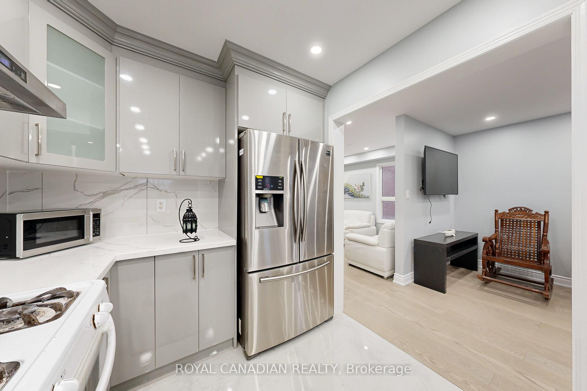 Photo 10 of 11 Revelstoke Place, Brampton, Sandringham-Wellington — HOMEH