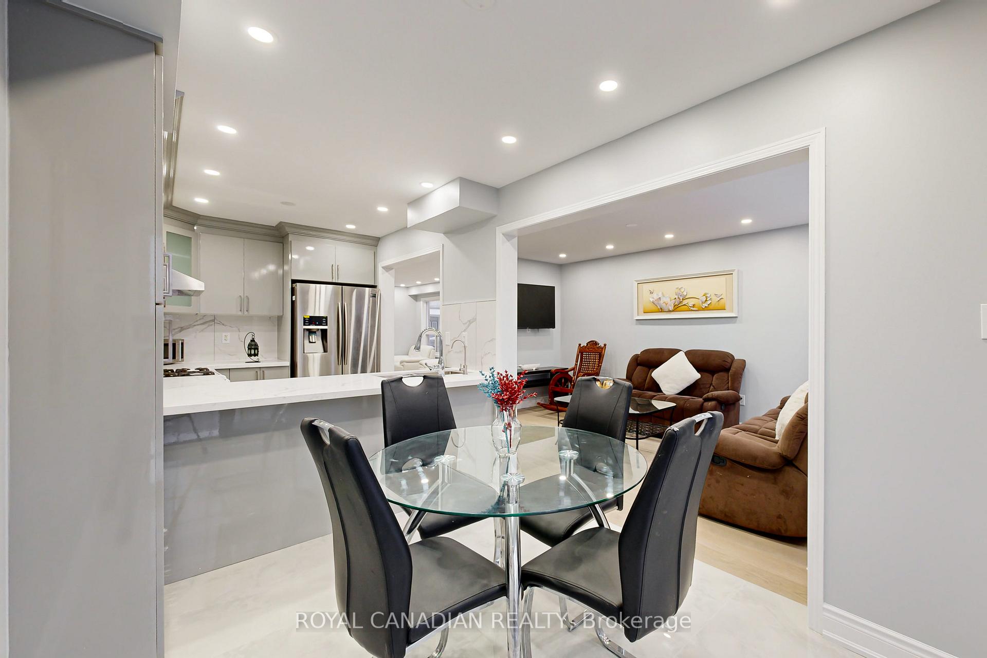 Photo 14 of 11 Revelstoke Place, Brampton, Sandringham-Wellington — HOMEH