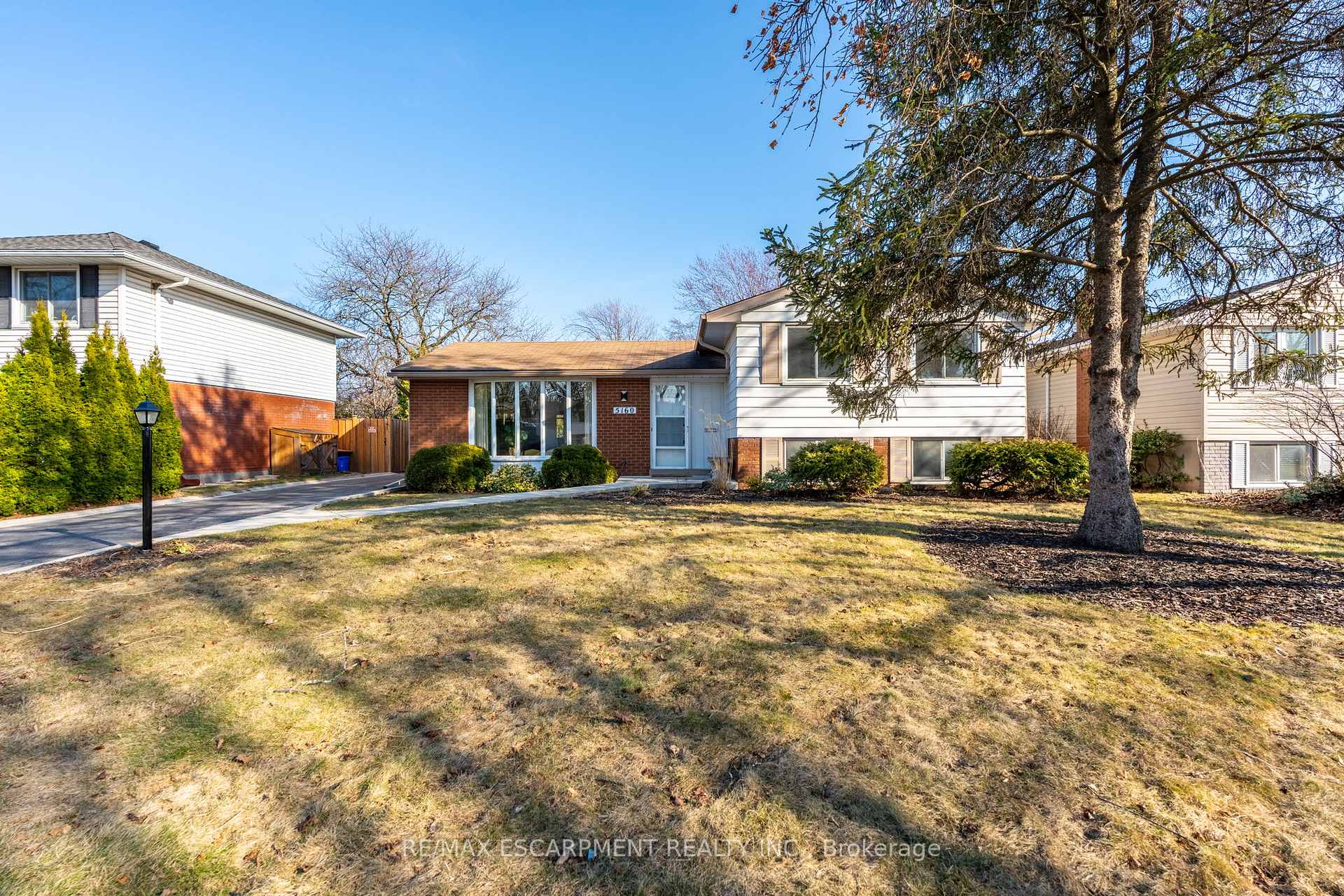 Photo 3 of 5160 Mulberry Drive, Burlington, Appleby — HOMEH