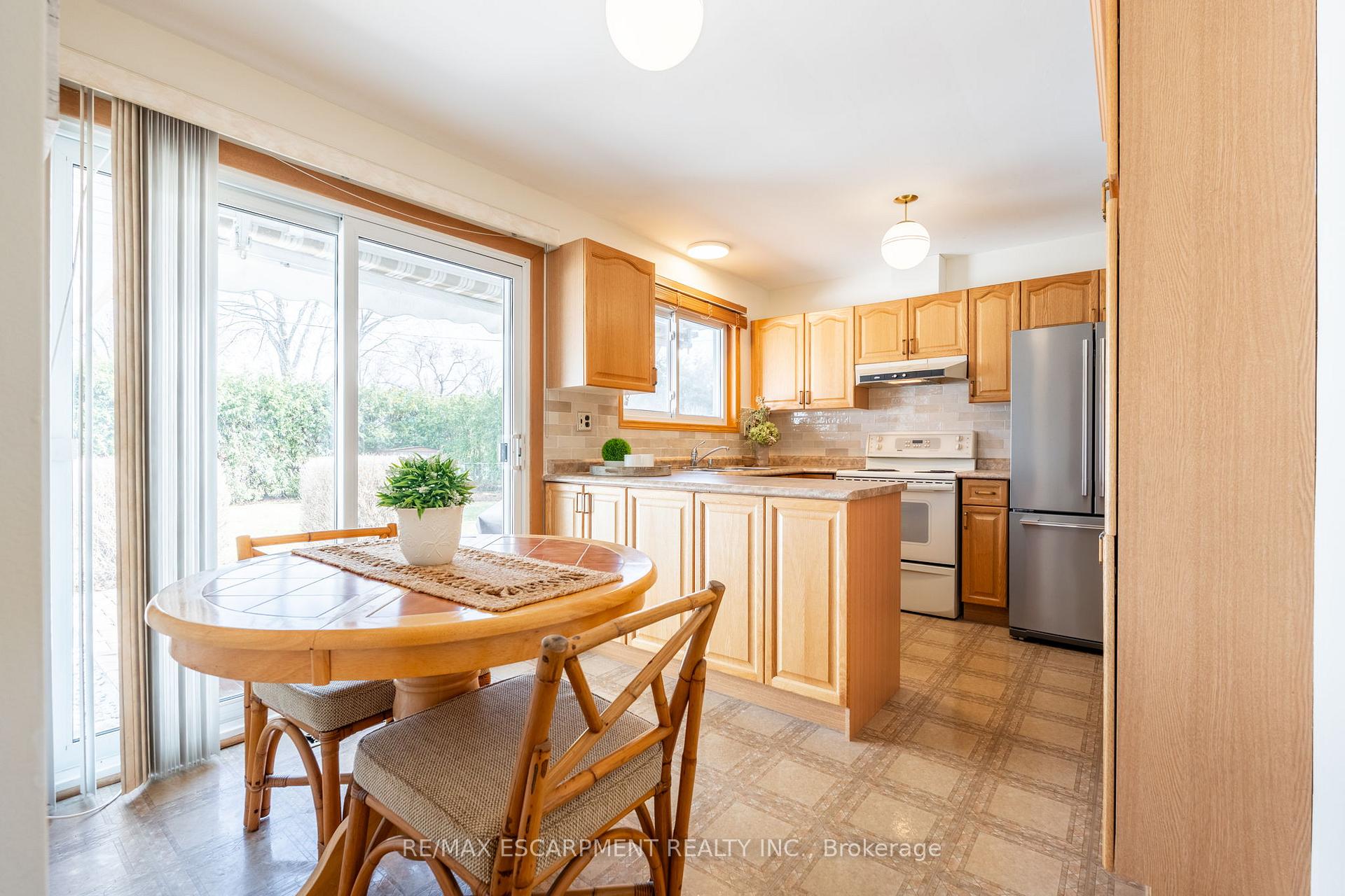 Photo 10 of 5160 Mulberry Drive, Burlington, Appleby — HOMEH
