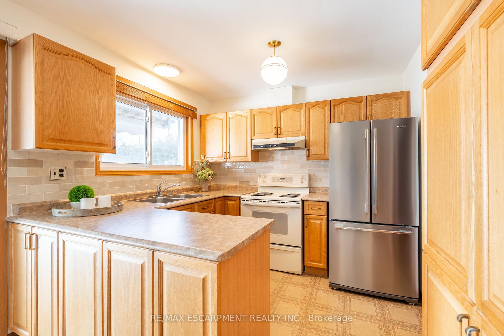 Photo 12 of 5160 Mulberry Drive, Burlington, Appleby — HOMEH