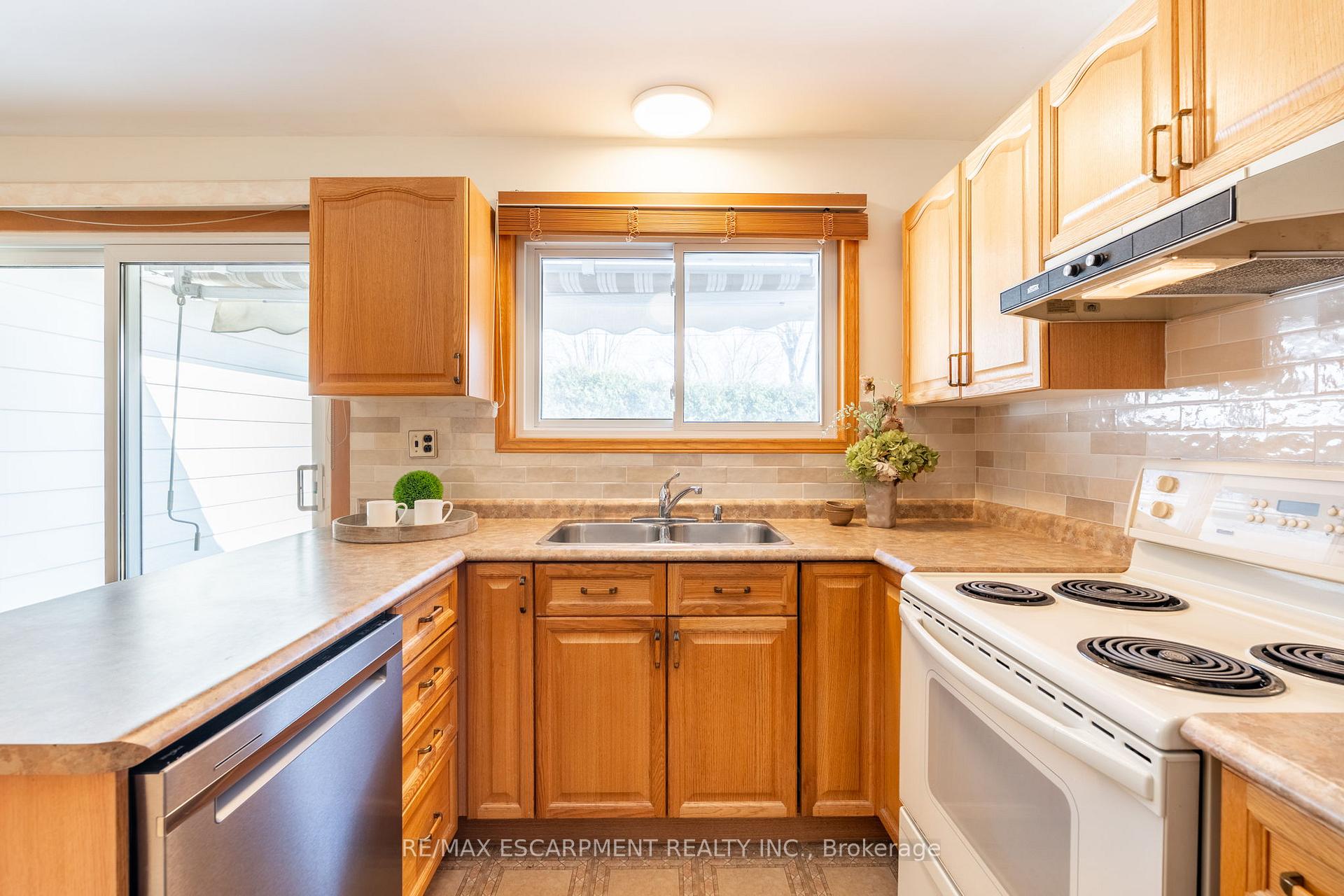 Photo 13 of 5160 Mulberry Drive, Burlington, Appleby — HOMEH