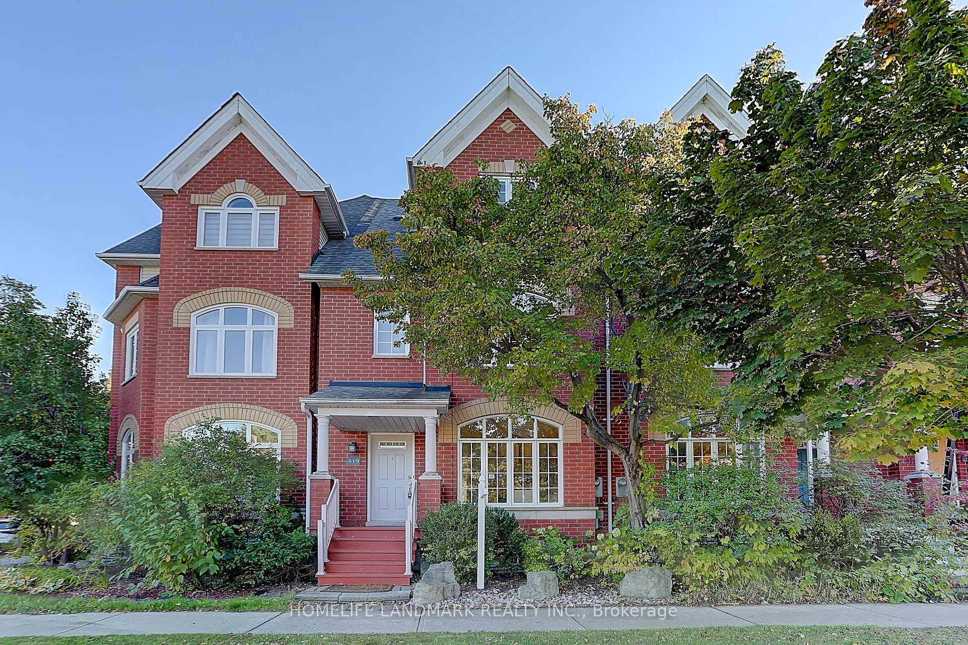 Front of 419 Bantry Avenue