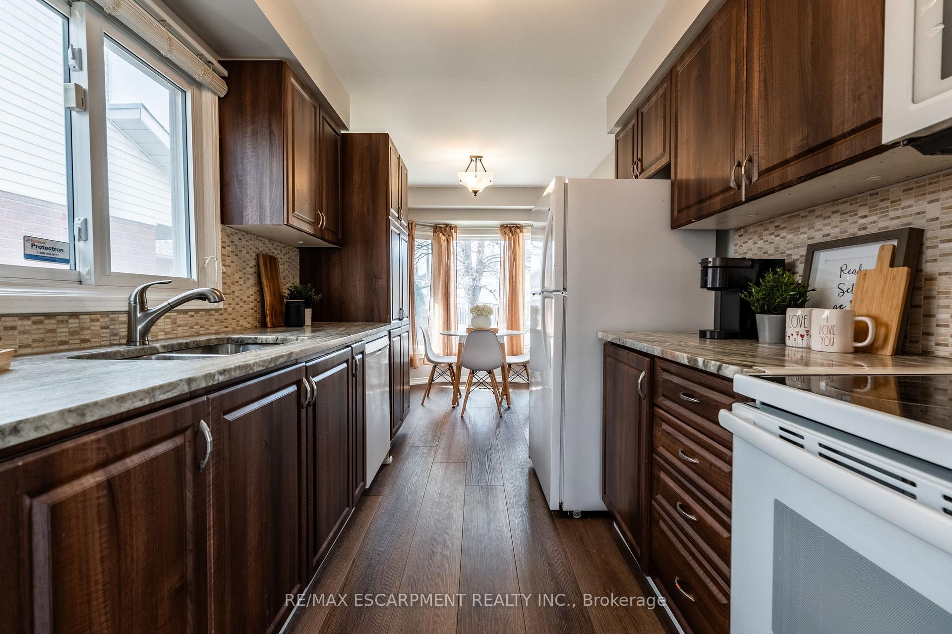 Photo 4 of 3367 Cardiff Crescent, Burlington, Headon — HOMEH