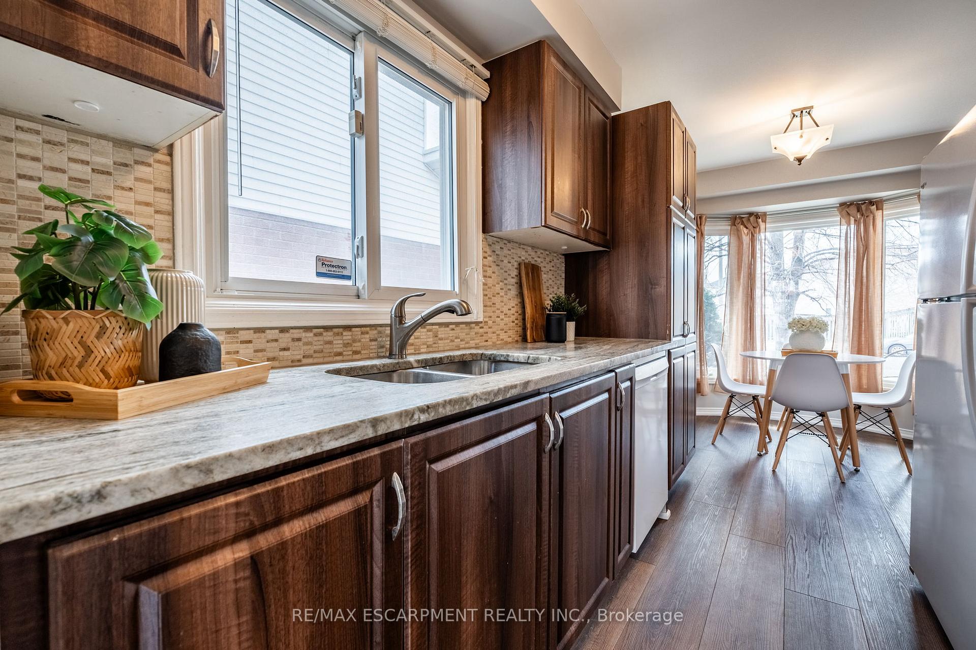 Photo 5 of 3367 Cardiff Crescent, Burlington, Headon — HOMEH