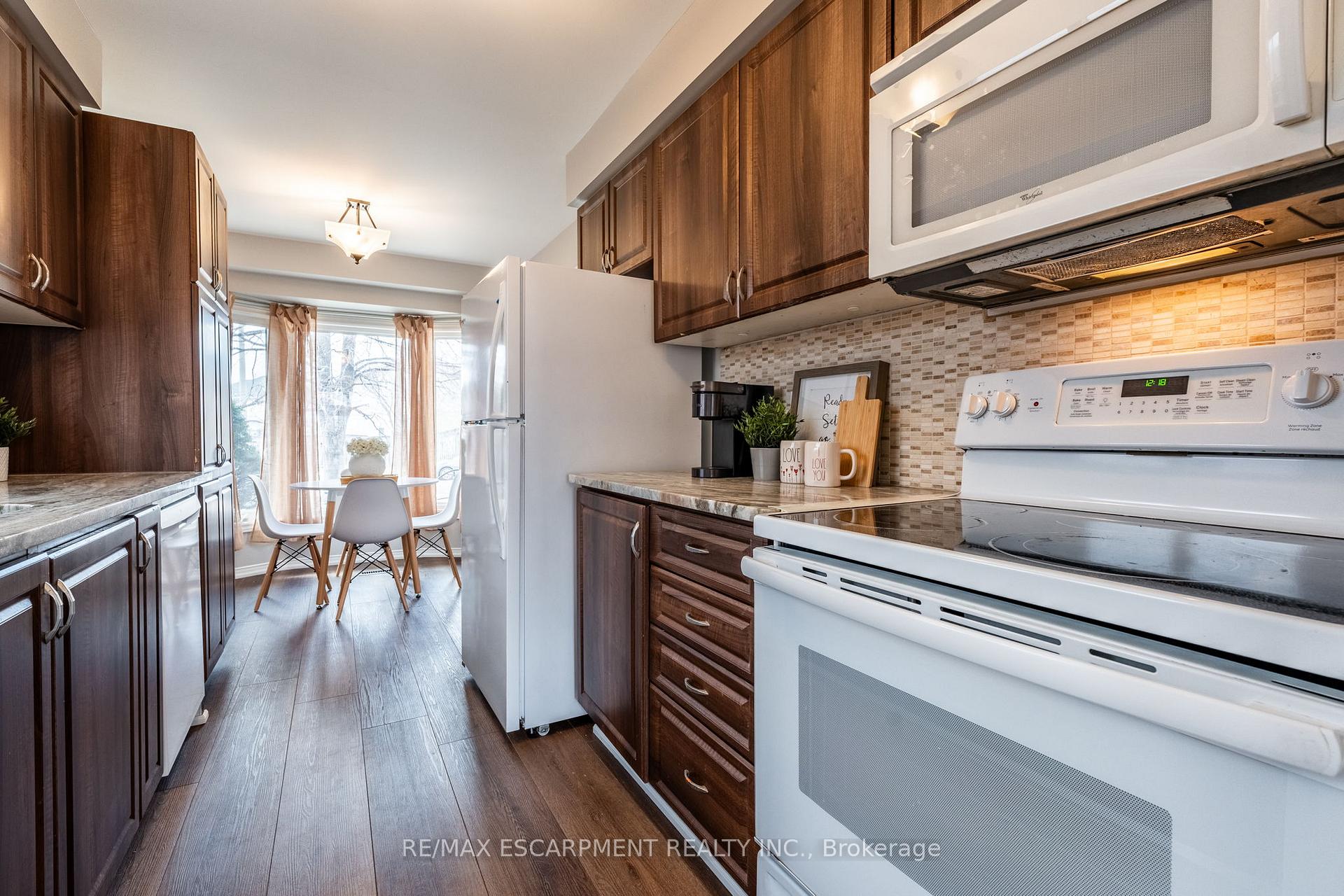 Photo 6 of 3367 Cardiff Crescent, Burlington, Headon — HOMEH