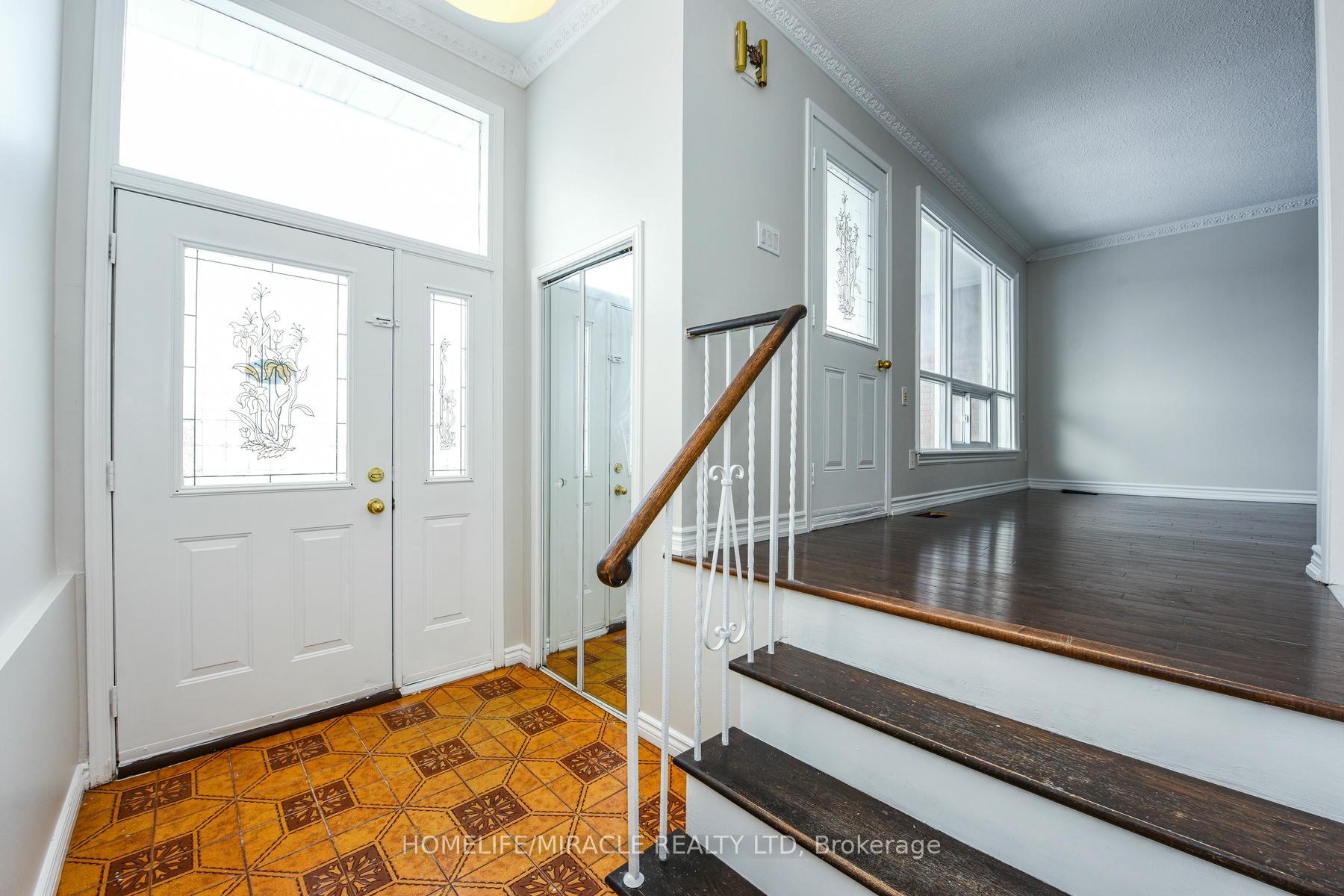 Photo 1 of 102 Jade Crescent, Brampton, Northgate — HOMEH