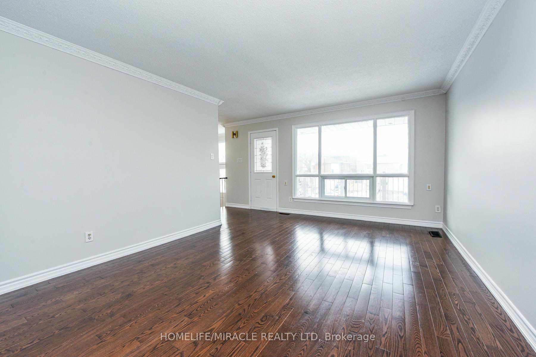 Photo 4 of 102 Jade Crescent, Brampton, Northgate — HOMEH