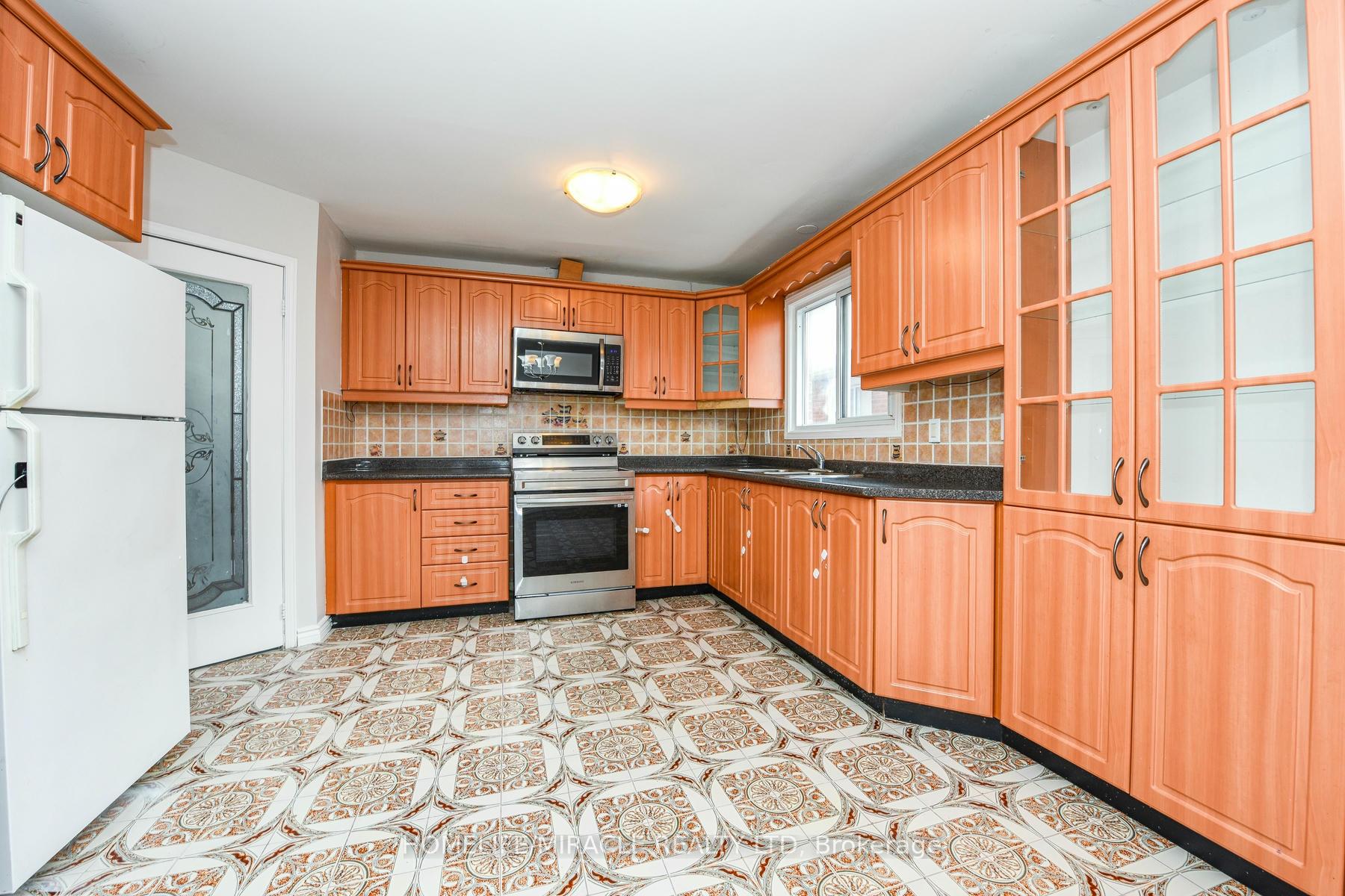 Photo 6 of 102 Jade Crescent, Brampton, Northgate — HOMEH