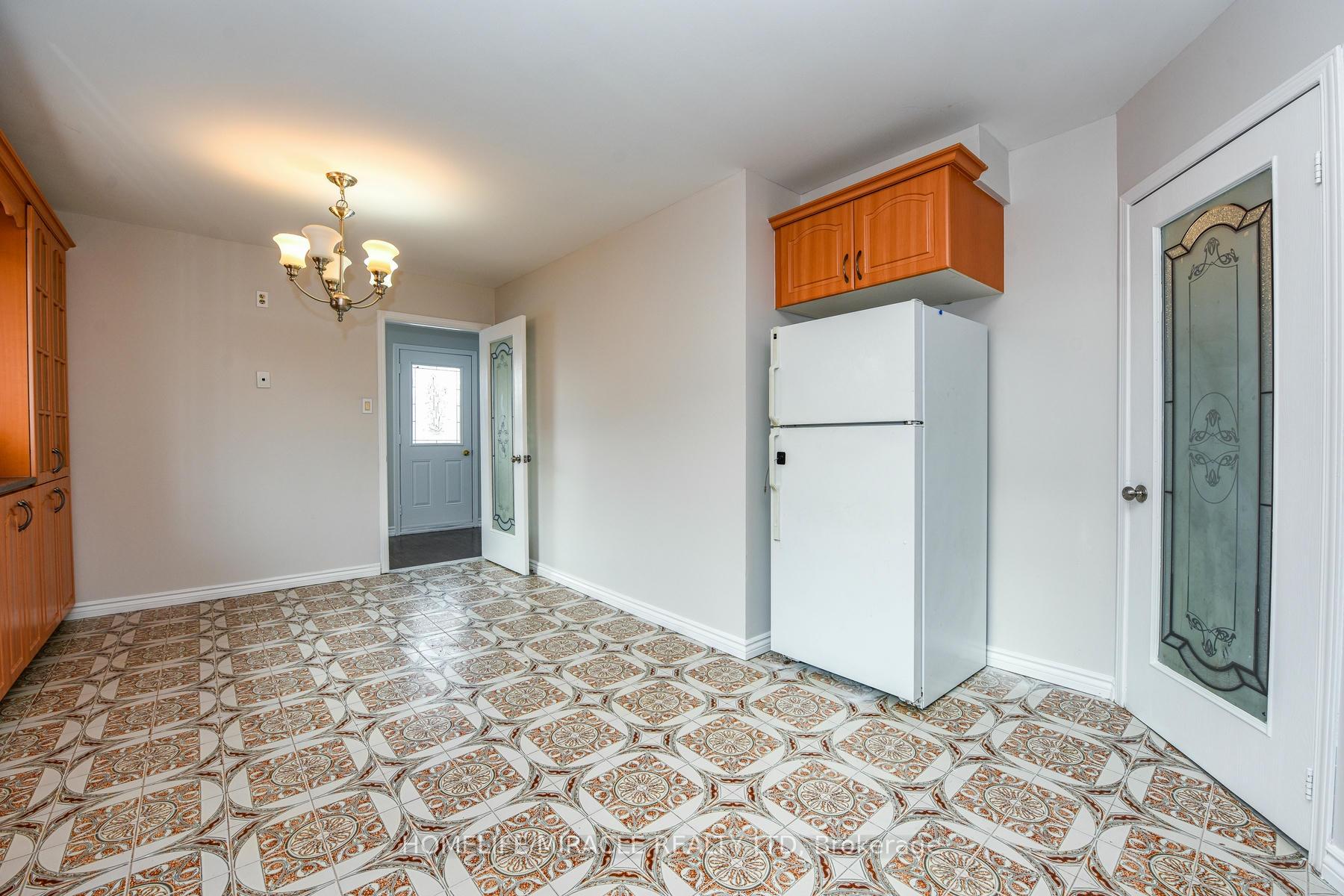Photo 7 of 102 Jade Crescent, Brampton, Northgate — HOMEH