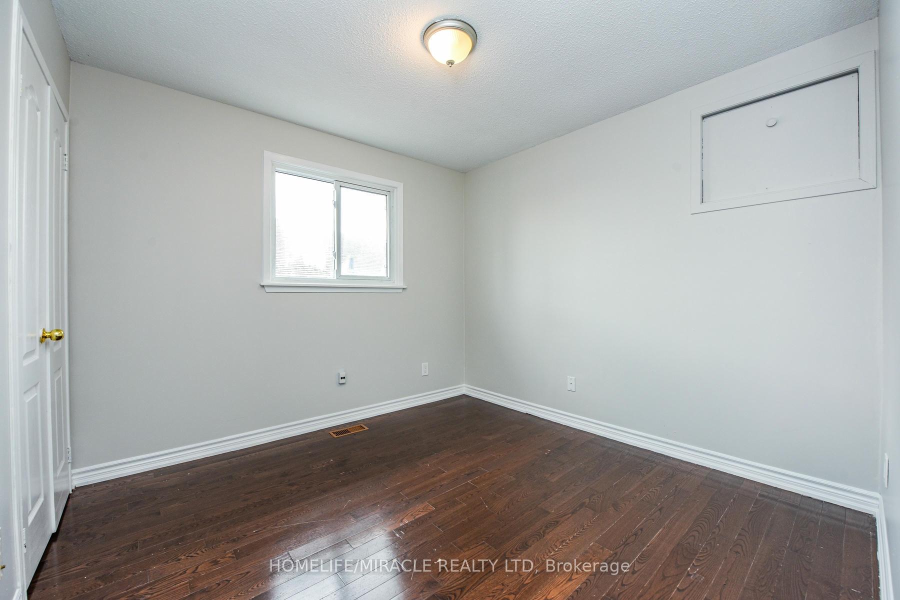 Photo 11 of 102 Jade Crescent, Brampton, Northgate — HOMEH