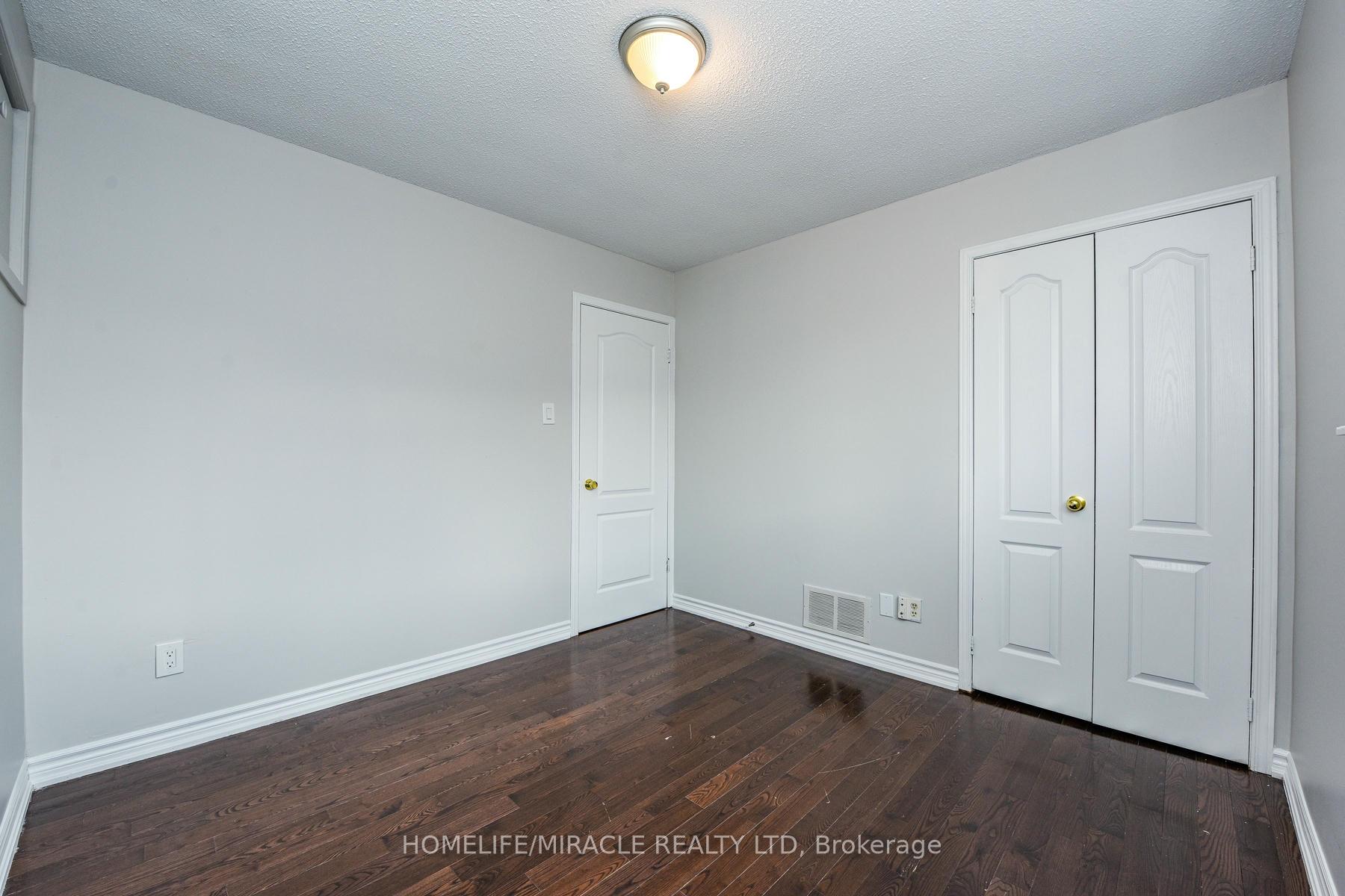 Photo 12 of 102 Jade Crescent, Brampton, Northgate — HOMEH