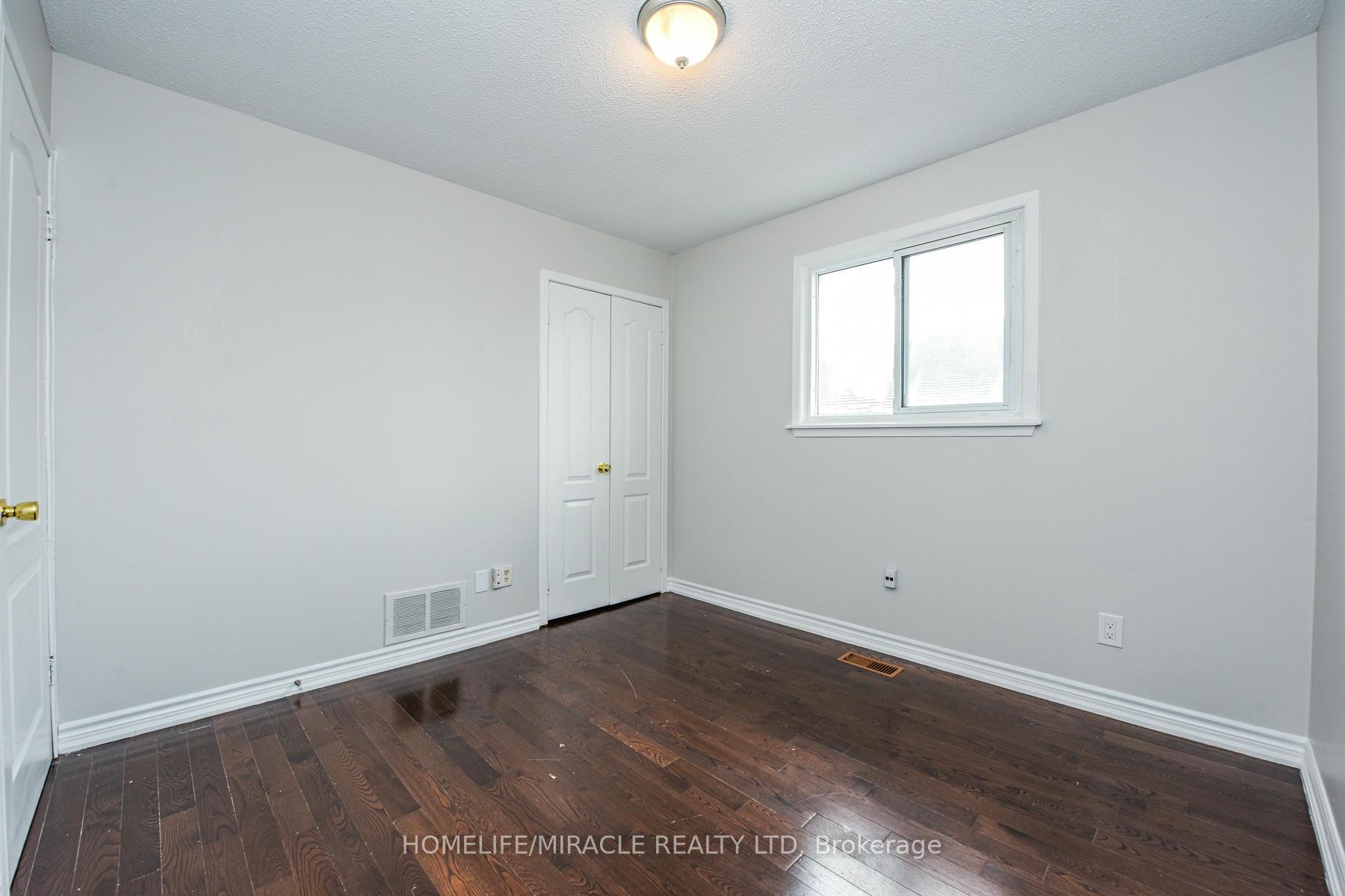 Photo 13 of 102 Jade Crescent, Brampton, Northgate — HOMEH