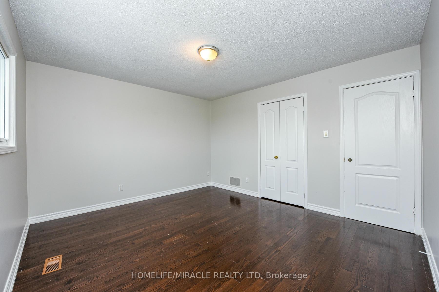 Photo 14 of 102 Jade Crescent, Brampton, Northgate — HOMEH
