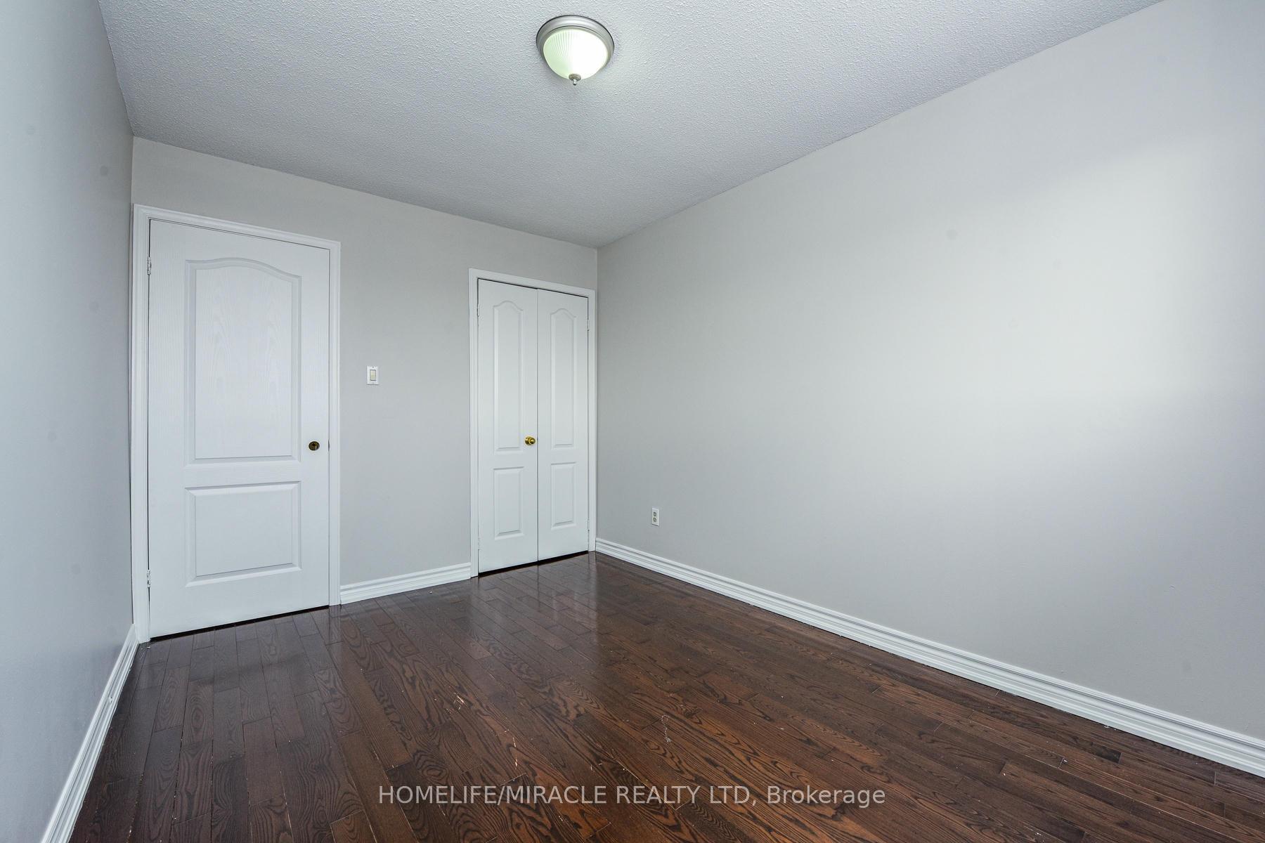 Photo 15 of 102 Jade Crescent, Brampton, Northgate — HOMEH