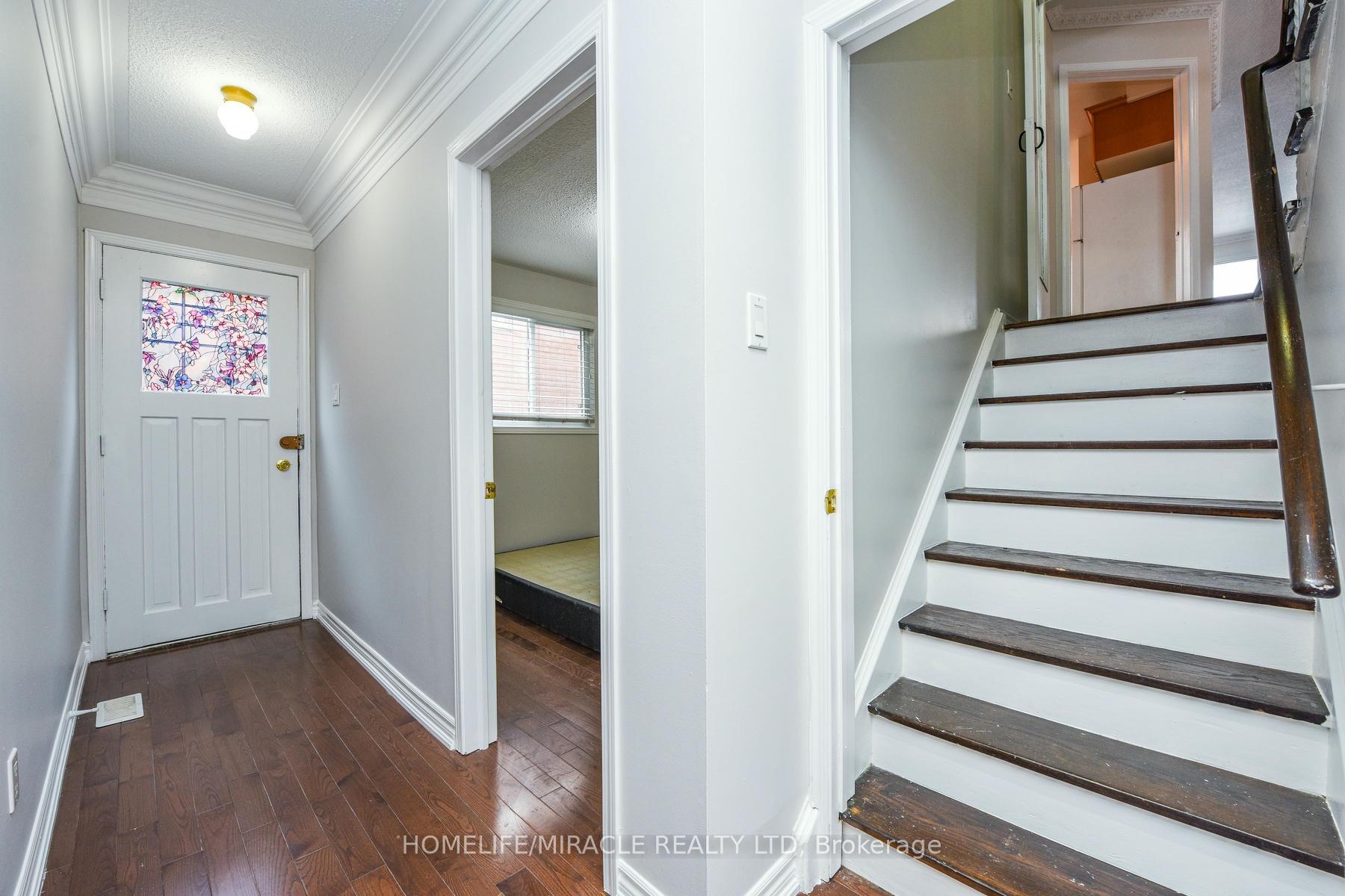 Photo 17 of 102 Jade Crescent, Brampton, Northgate — HOMEH