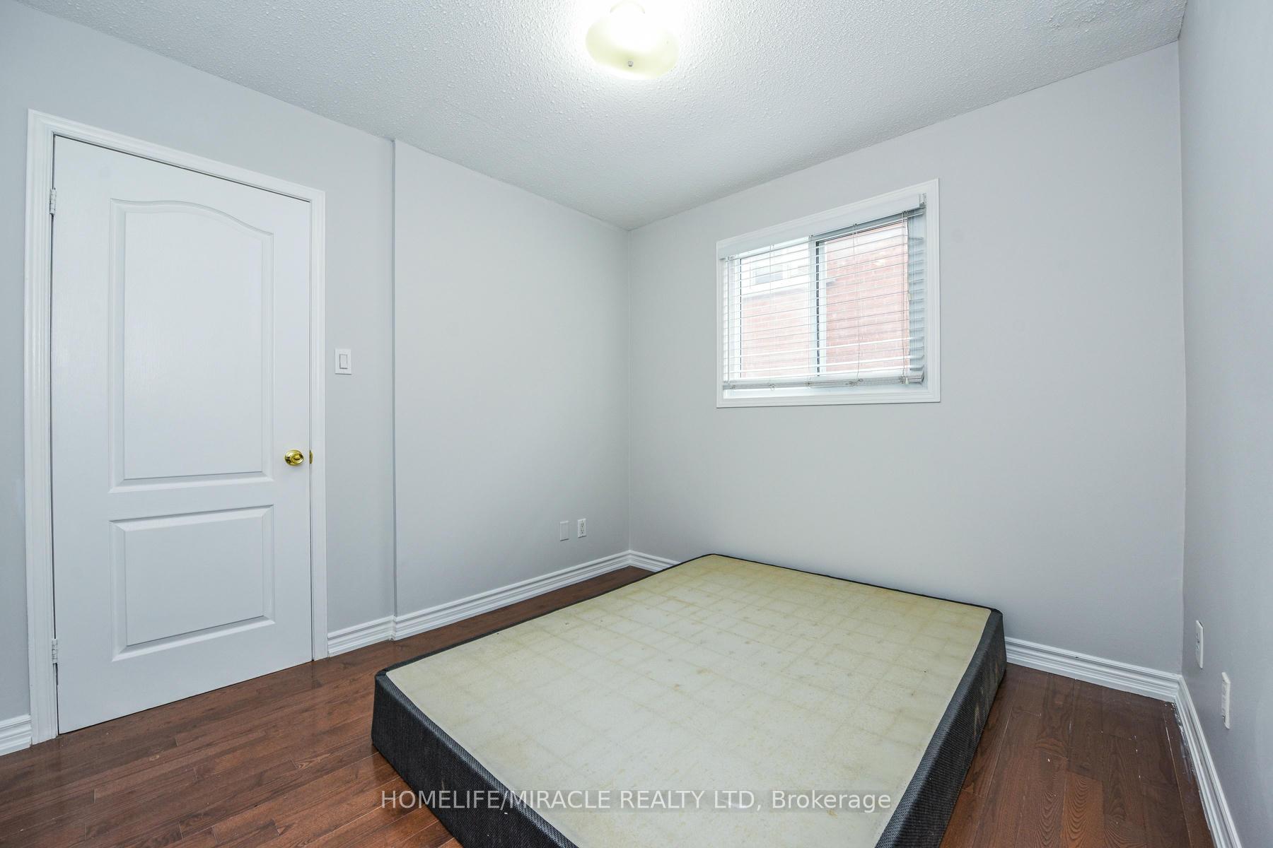 Photo 18 of 102 Jade Crescent, Brampton, Northgate — HOMEH