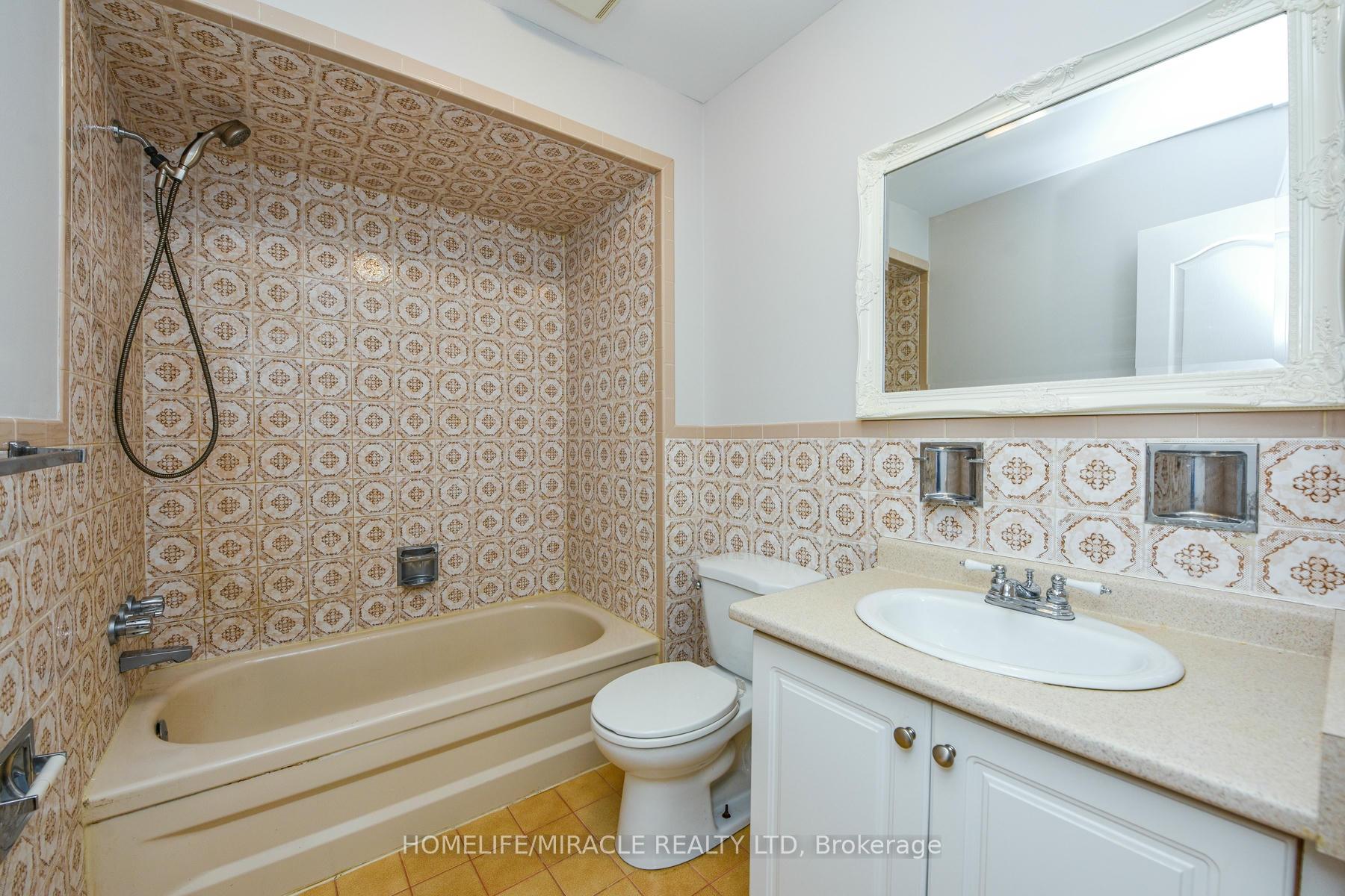 Photo 20 of 102 Jade Crescent, Brampton, Northgate — HOMEH