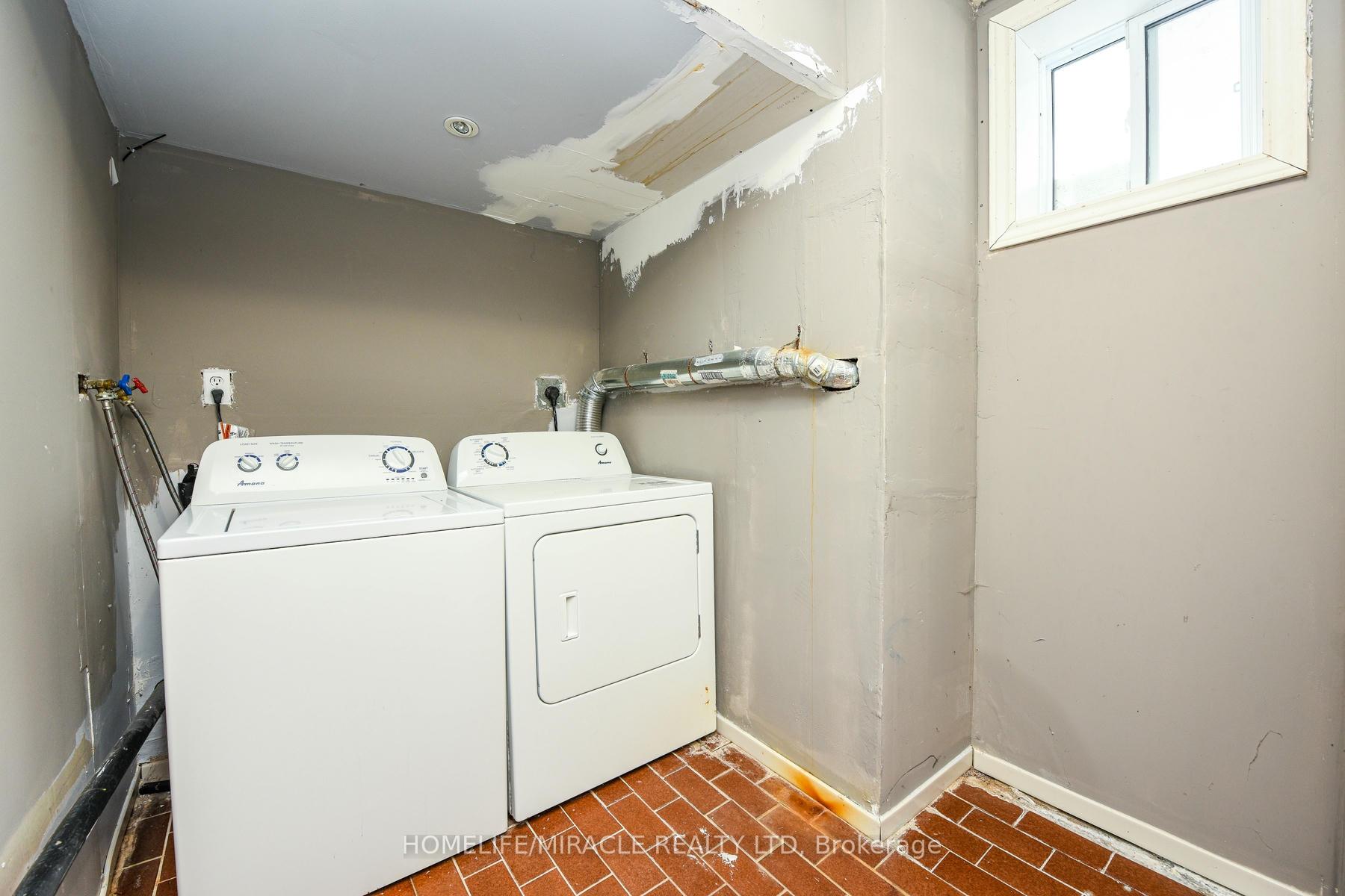 Photo 32 of 102 Jade Crescent, Brampton, Northgate — HOMEH
