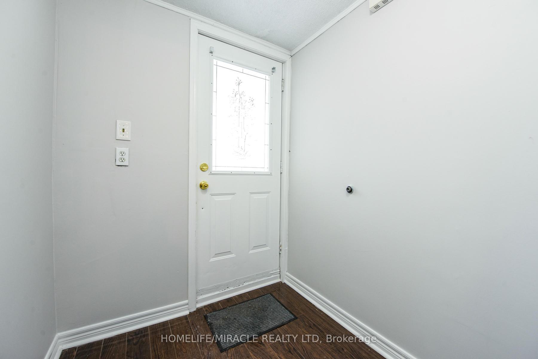 Photo 33 of 102 Jade Crescent, Brampton, Northgate — HOMEH