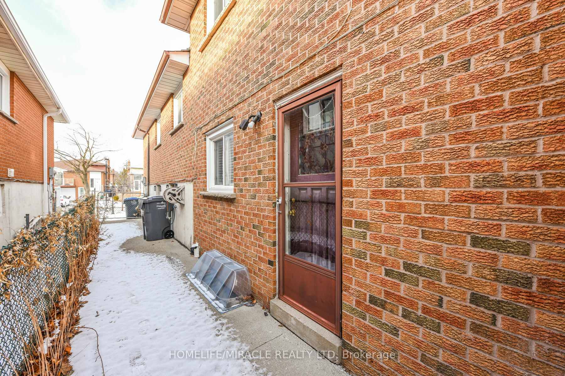 Photo 37 of 102 Jade Crescent, Brampton, Northgate — HOMEH