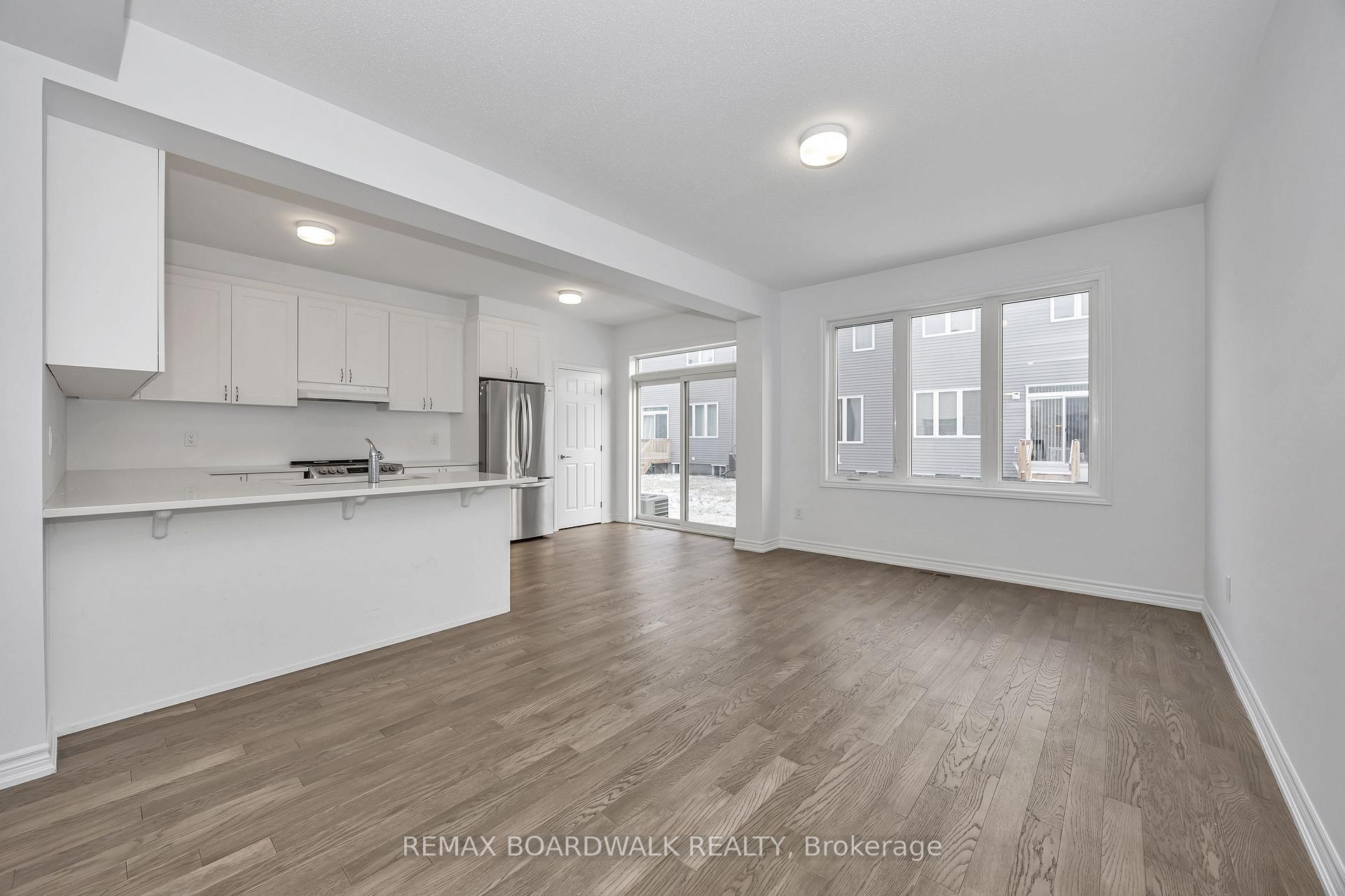 Photo 9 of 535 Flagstaff Drive, Ottawa, Barrhaven - Half Moon Bay — HOMEH