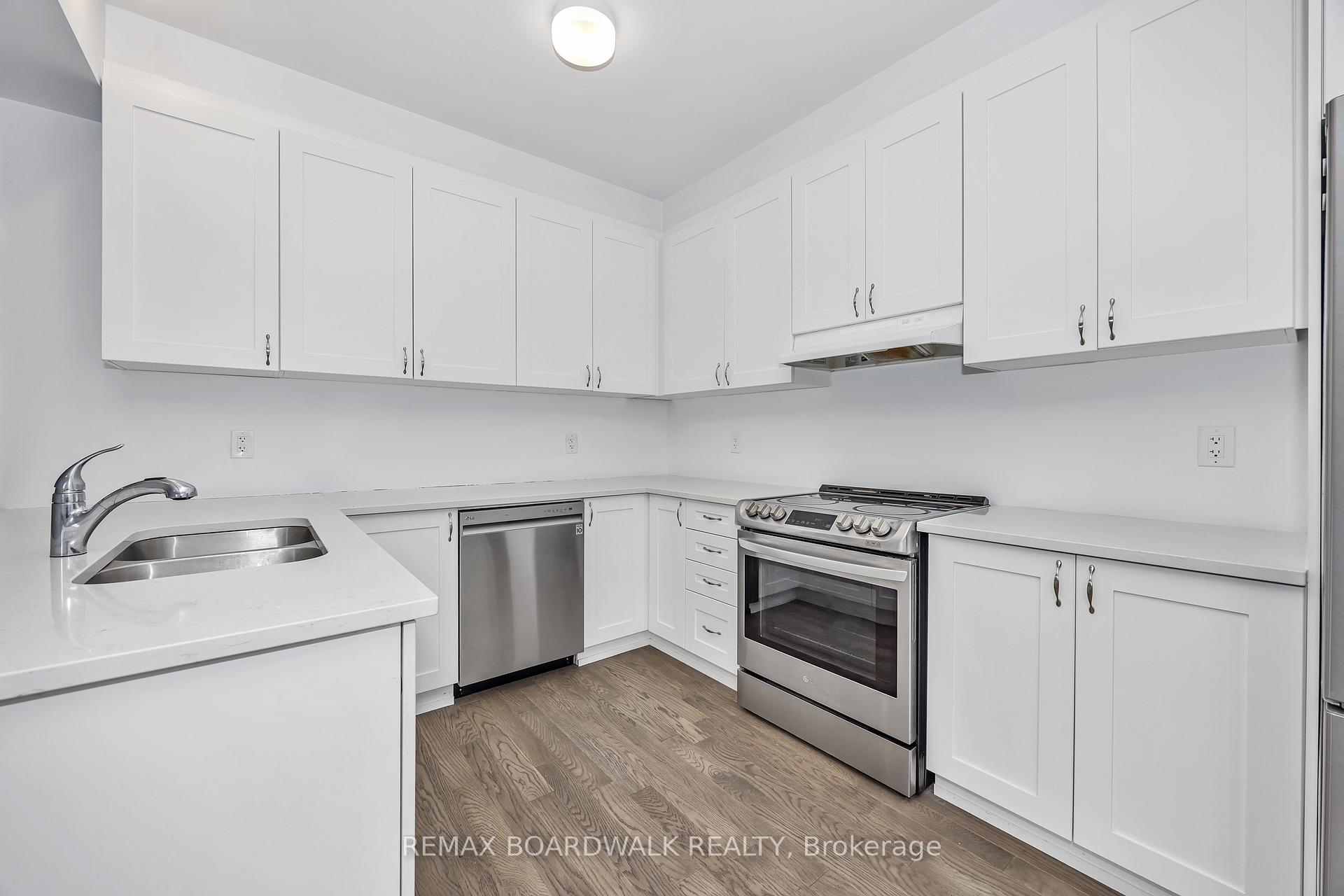 Photo 13 of 535 Flagstaff Drive, Ottawa, Barrhaven - Half Moon Bay — HOMEH