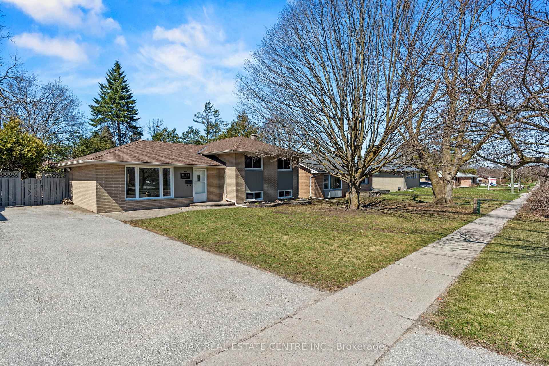 Photo 2 of 84 Rose Street N, Barrie, Wellington — HOMEH