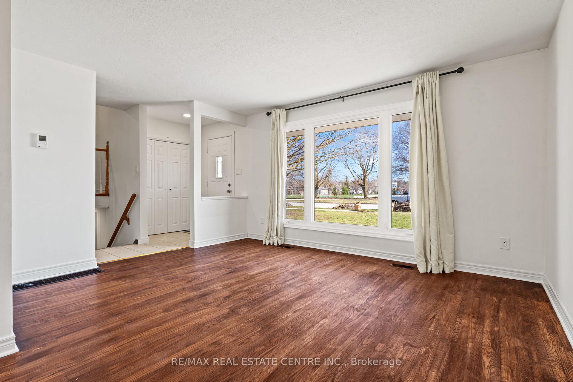Photo 4 of 84 Rose Street N, Barrie, Wellington — HOMEH