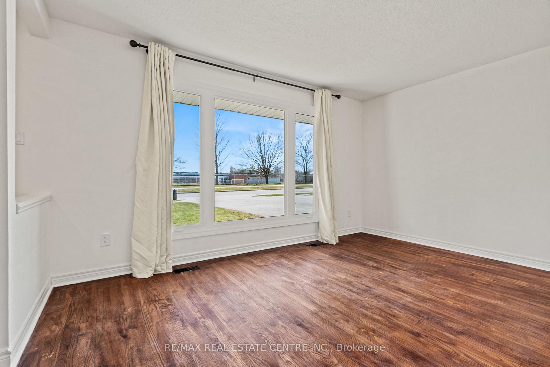 Photo 5 of 84 Rose Street N, Barrie, Wellington — HOMEH