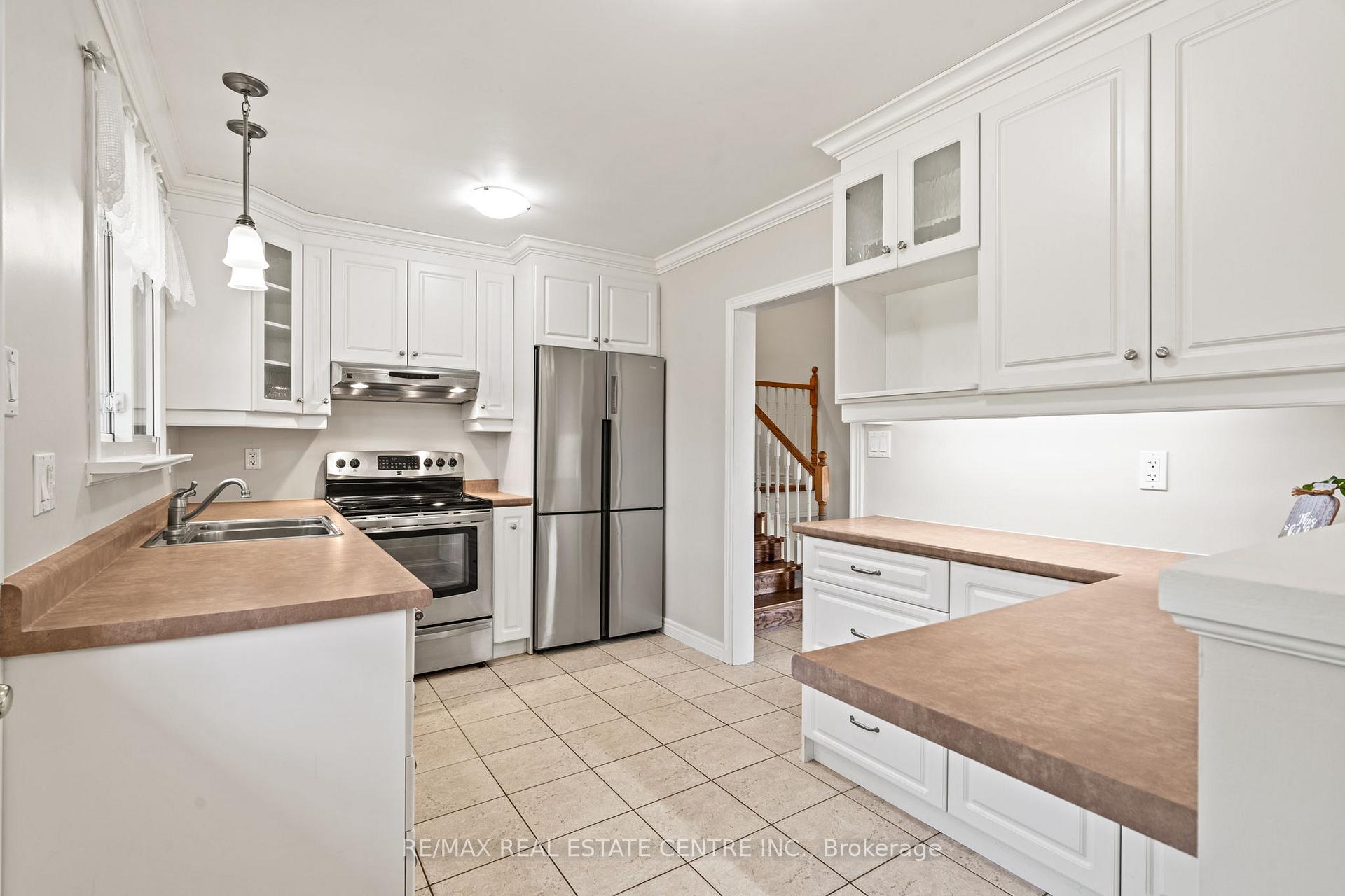 Photo 8 of 84 Rose Street N, Barrie, Wellington — HOMEH