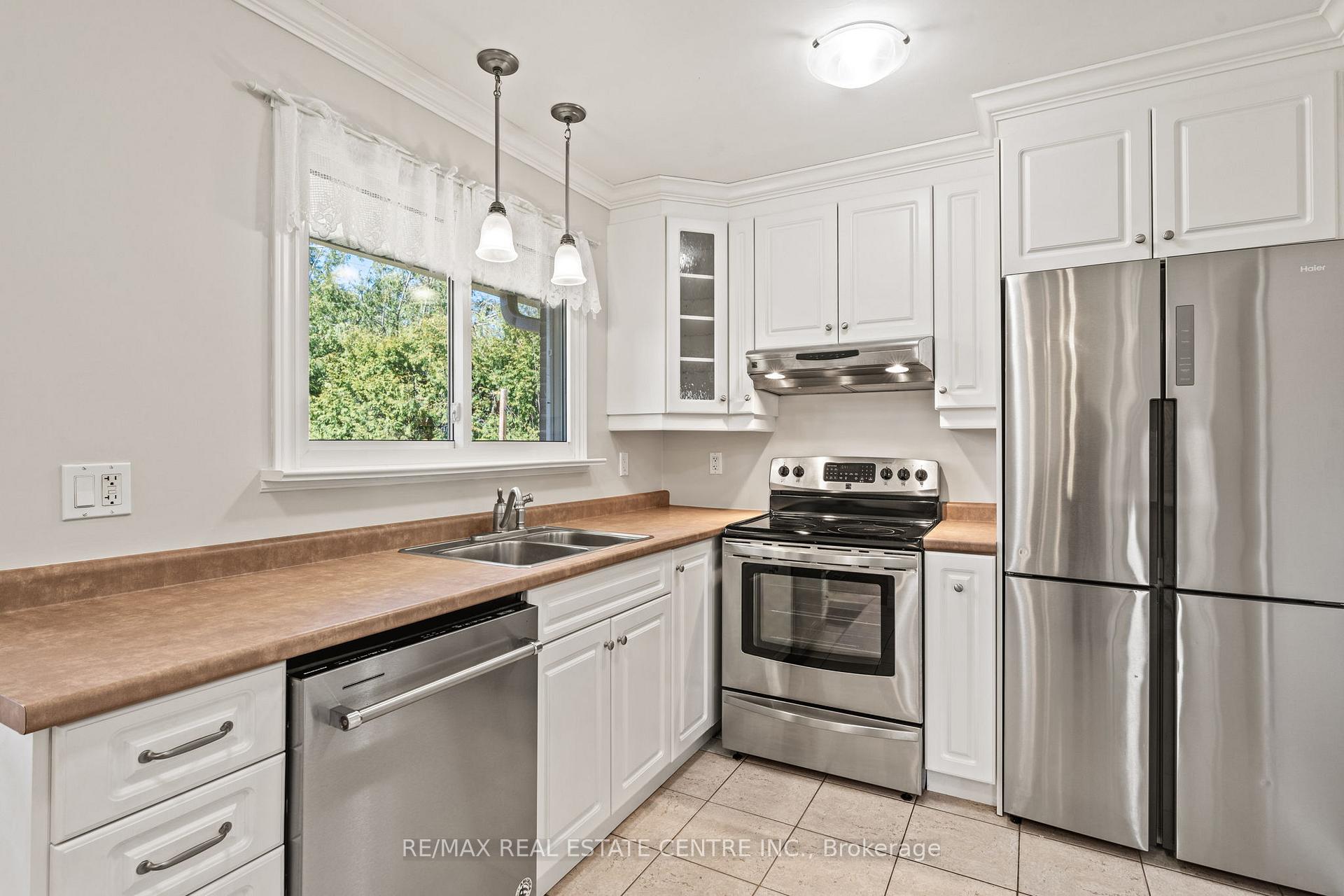 Photo 9 of 84 Rose Street N, Barrie, Wellington — HOMEH