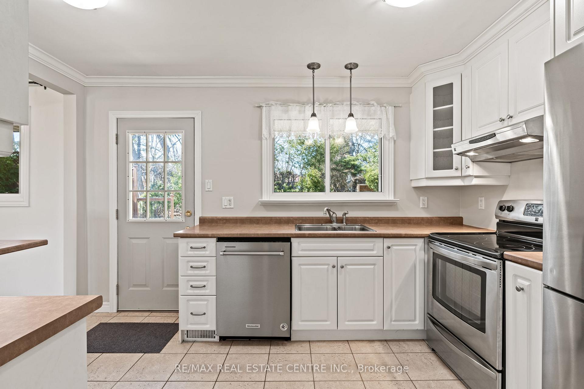 Photo 10 of 84 Rose Street N, Barrie, Wellington — HOMEH