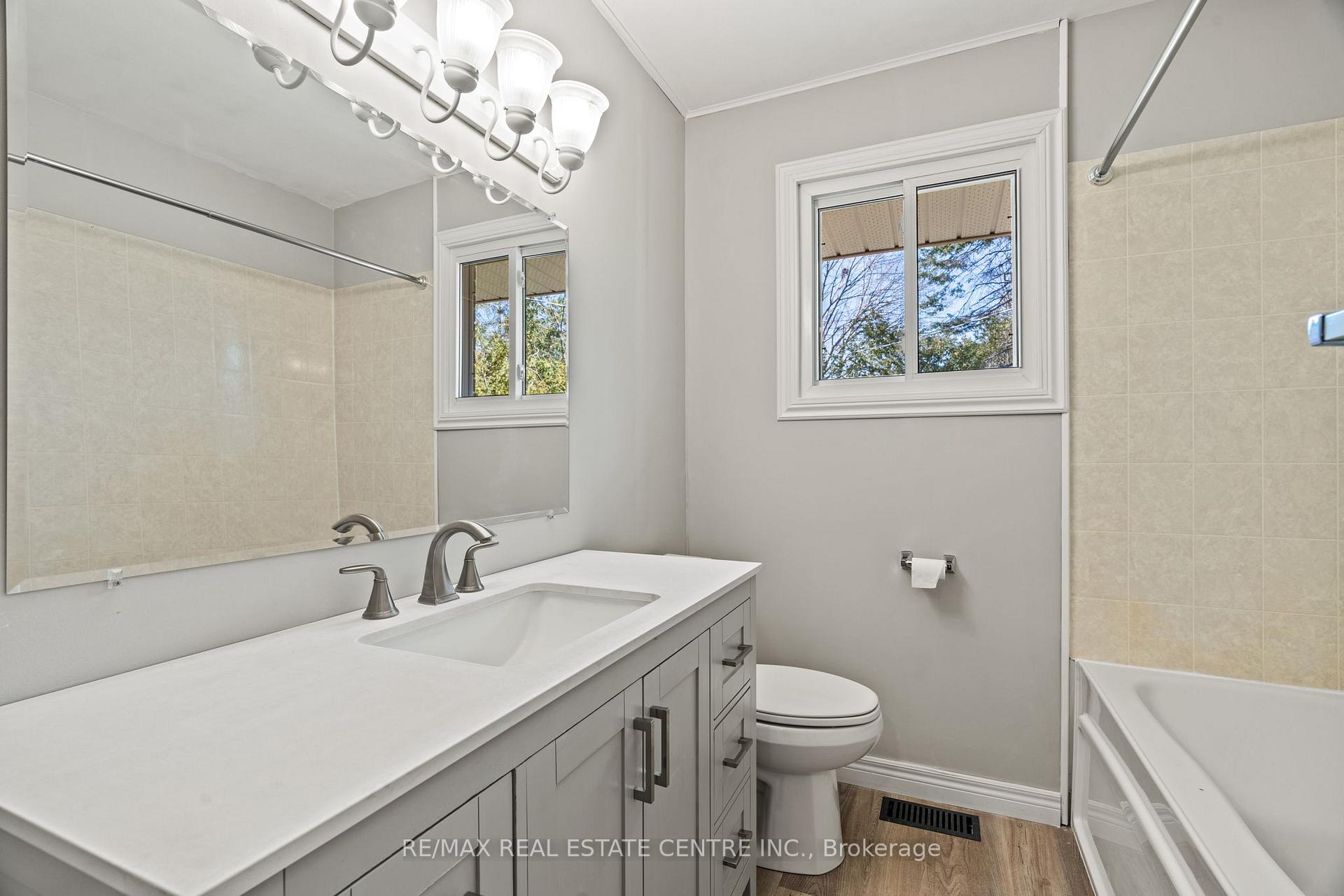 Photo 15 of 84 Rose Street N, Barrie, Wellington — HOMEH