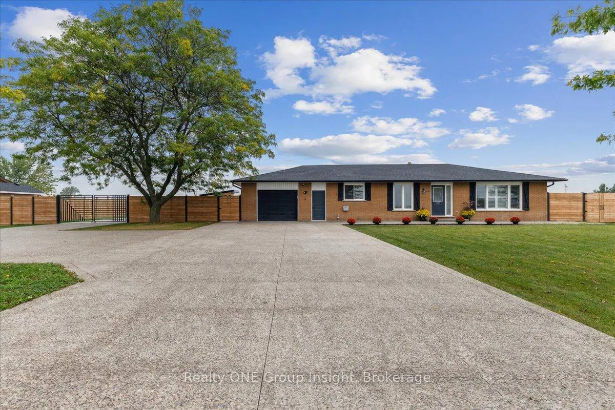 Photo 1 of 214 Binbrook Road, Hamilton, Rural Glanbrook — HOMEH