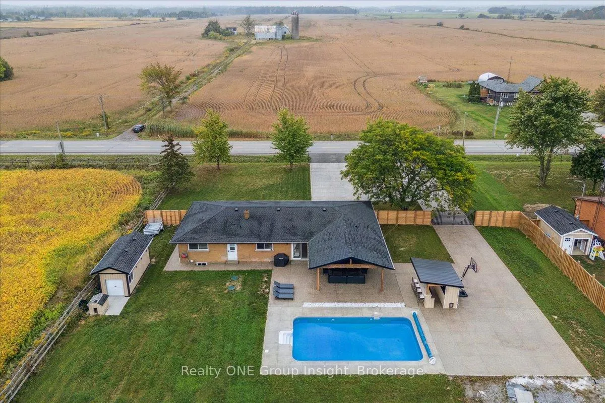 Photo 3 of 214 Binbrook Road, Hamilton, Rural Glanbrook — HOMEH