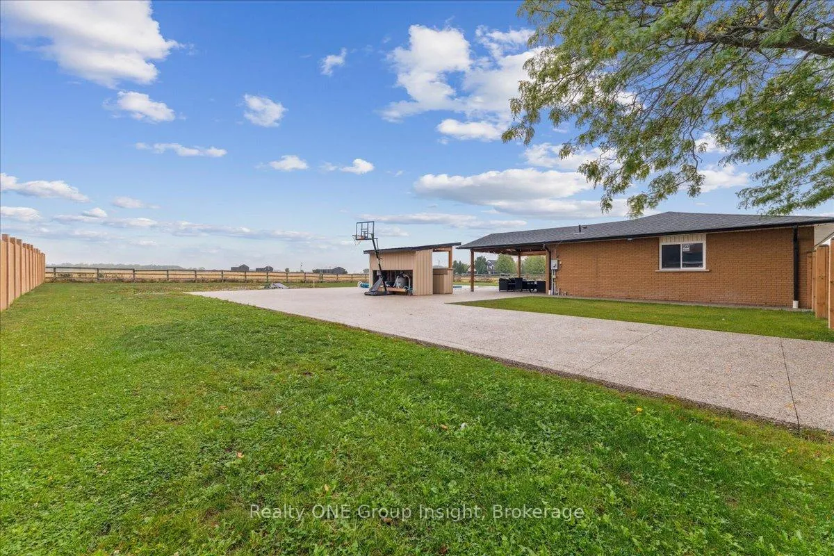Photo 6 of 214 Binbrook Road, Hamilton, Rural Glanbrook — HOMEH