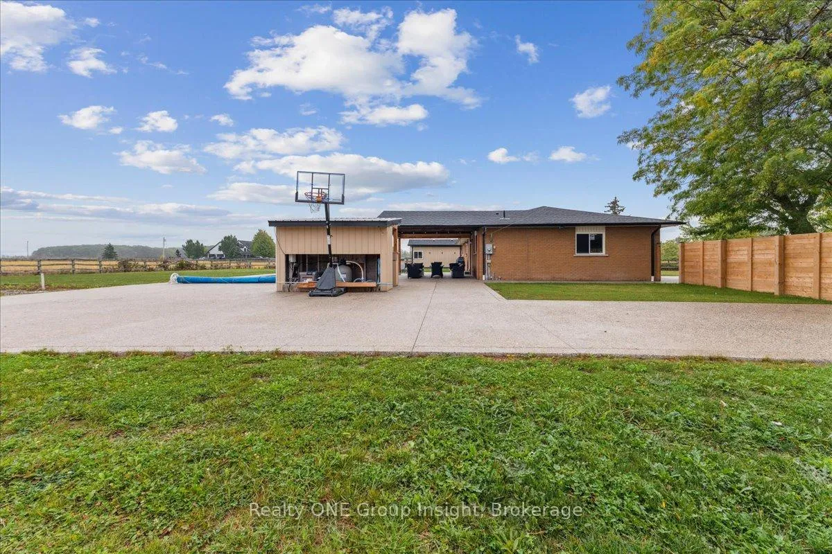 Photo 7 of 214 Binbrook Road, Hamilton, Rural Glanbrook — HOMEH