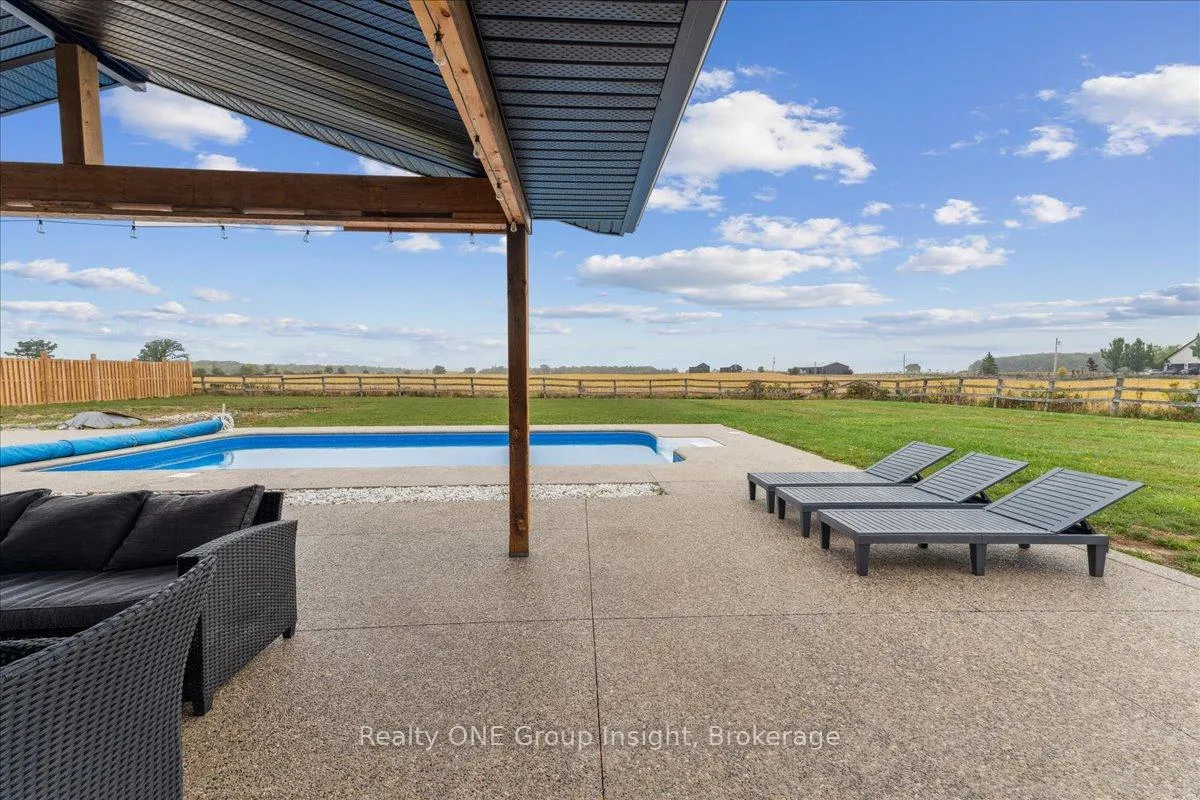 Photo 32 of 214 Binbrook Road, Hamilton, Rural Glanbrook — HOMEH