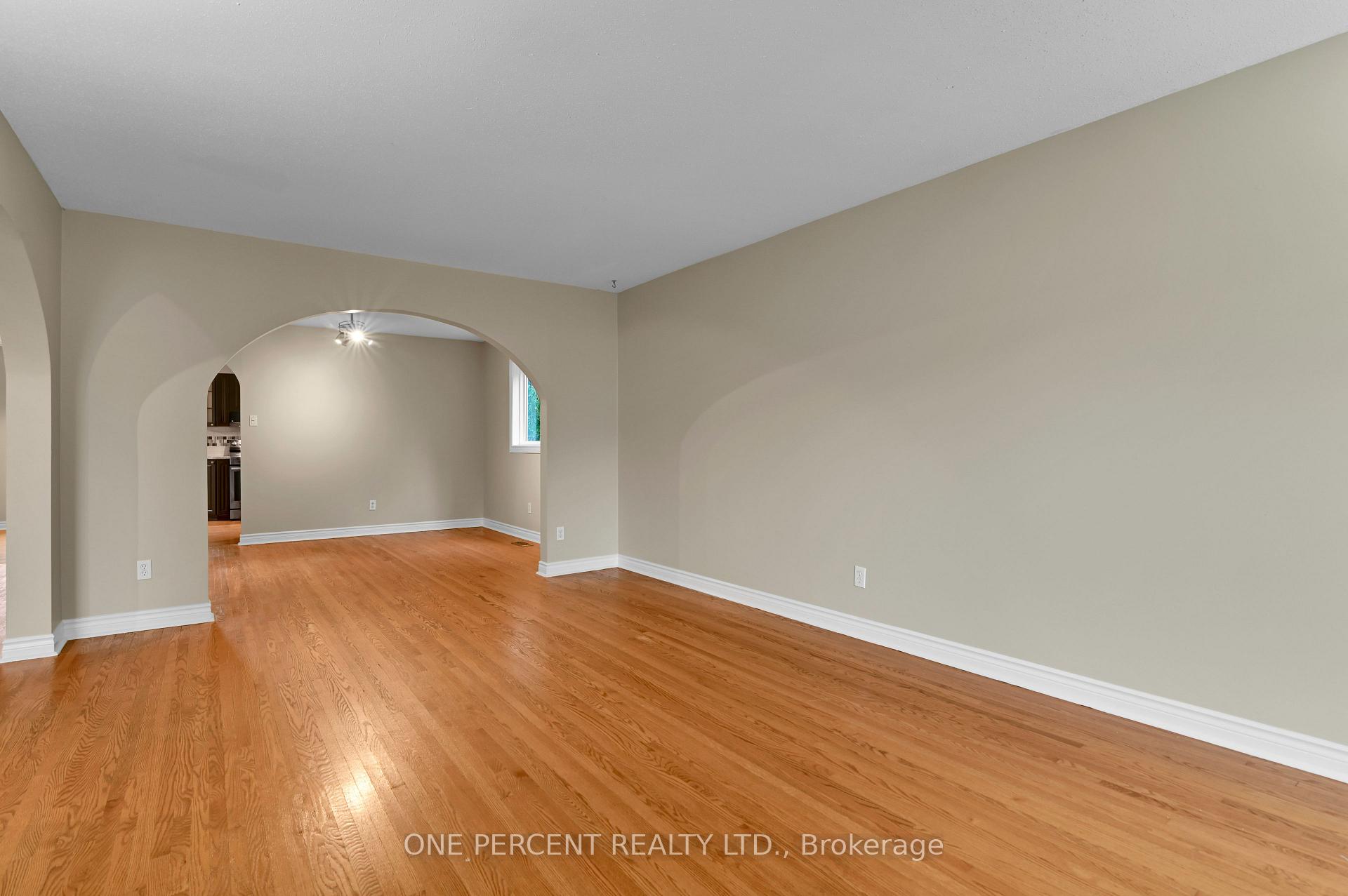 Photo 5 of 28 Phylis Street, Ottawa, Barrhaven - Pheasant Run — HOMEH