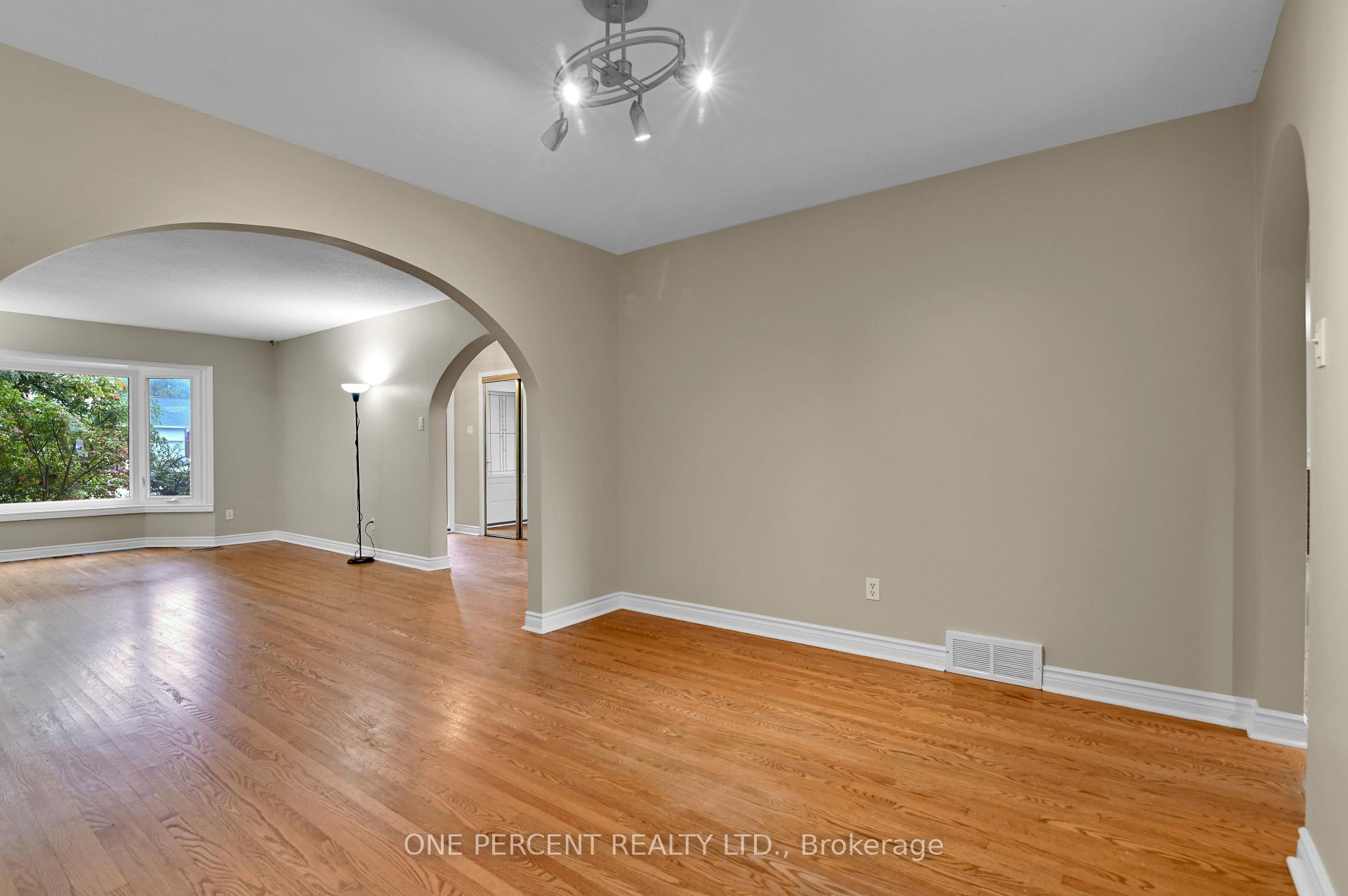 Photo 6 of 28 Phylis Street, Ottawa, Barrhaven - Pheasant Run — HOMEH