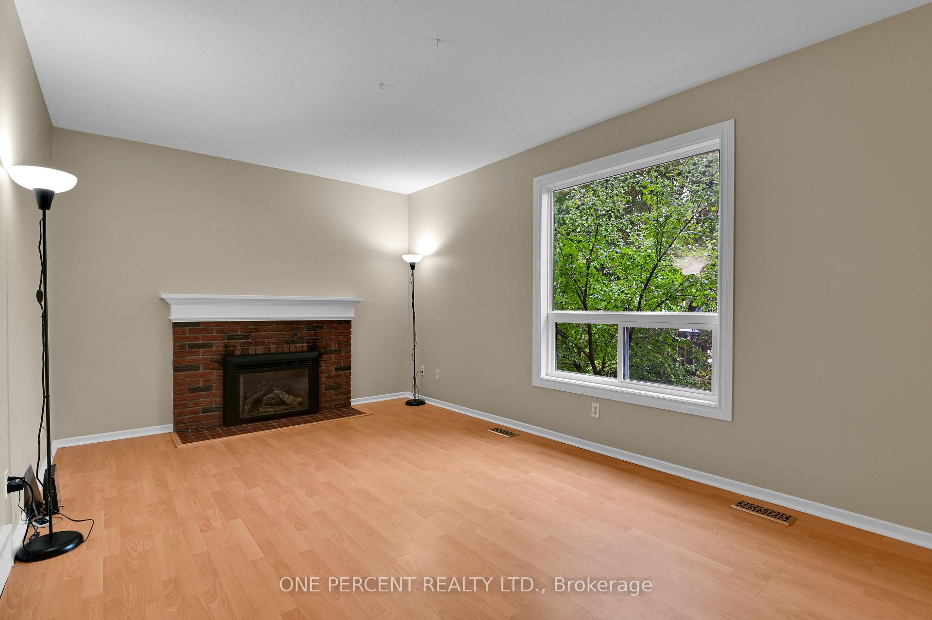 Photo 10 of 28 Phylis Street, Ottawa, Barrhaven - Pheasant Run — HOMEH