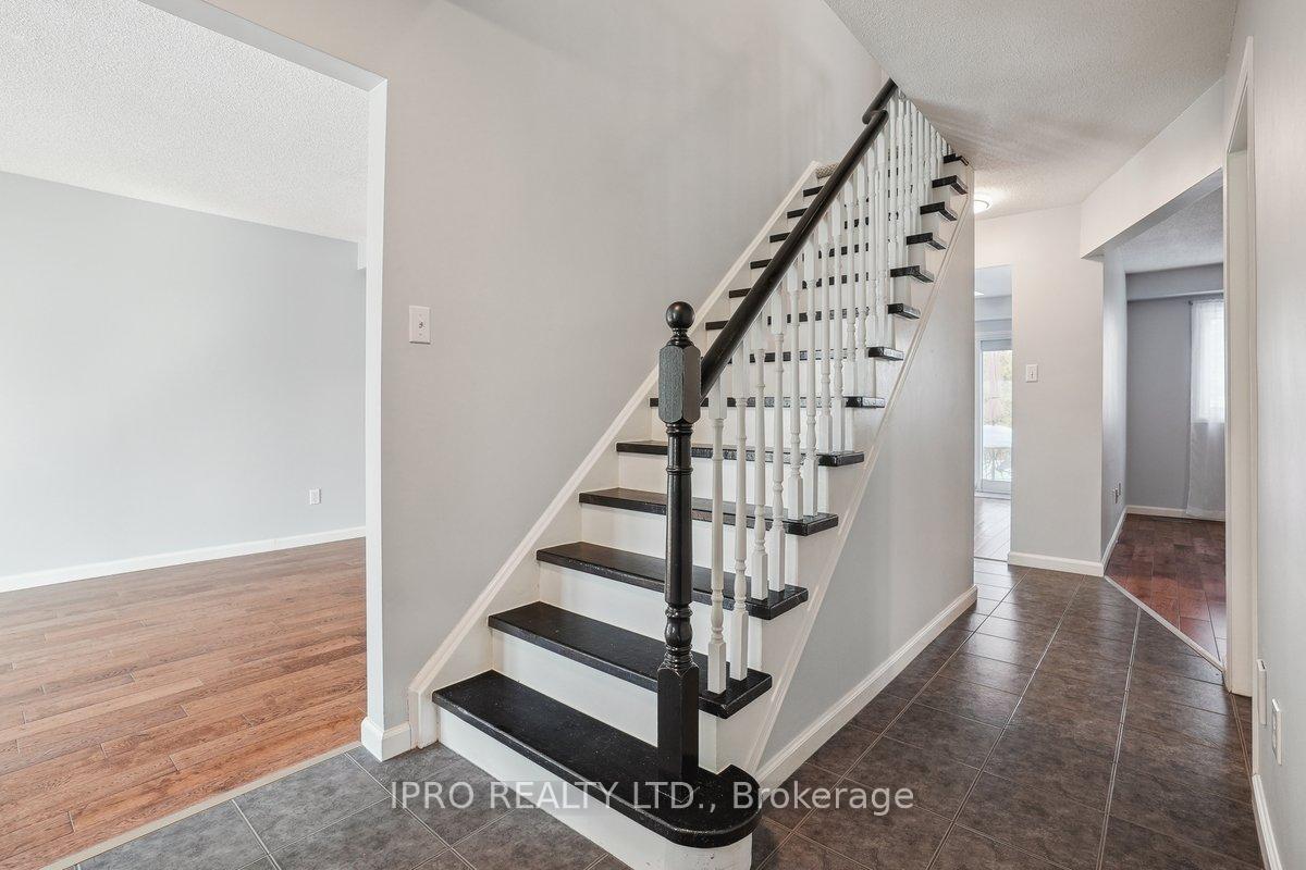 Photo 14 of 2149 Tina Road, Burlington, Headon — HOMEH