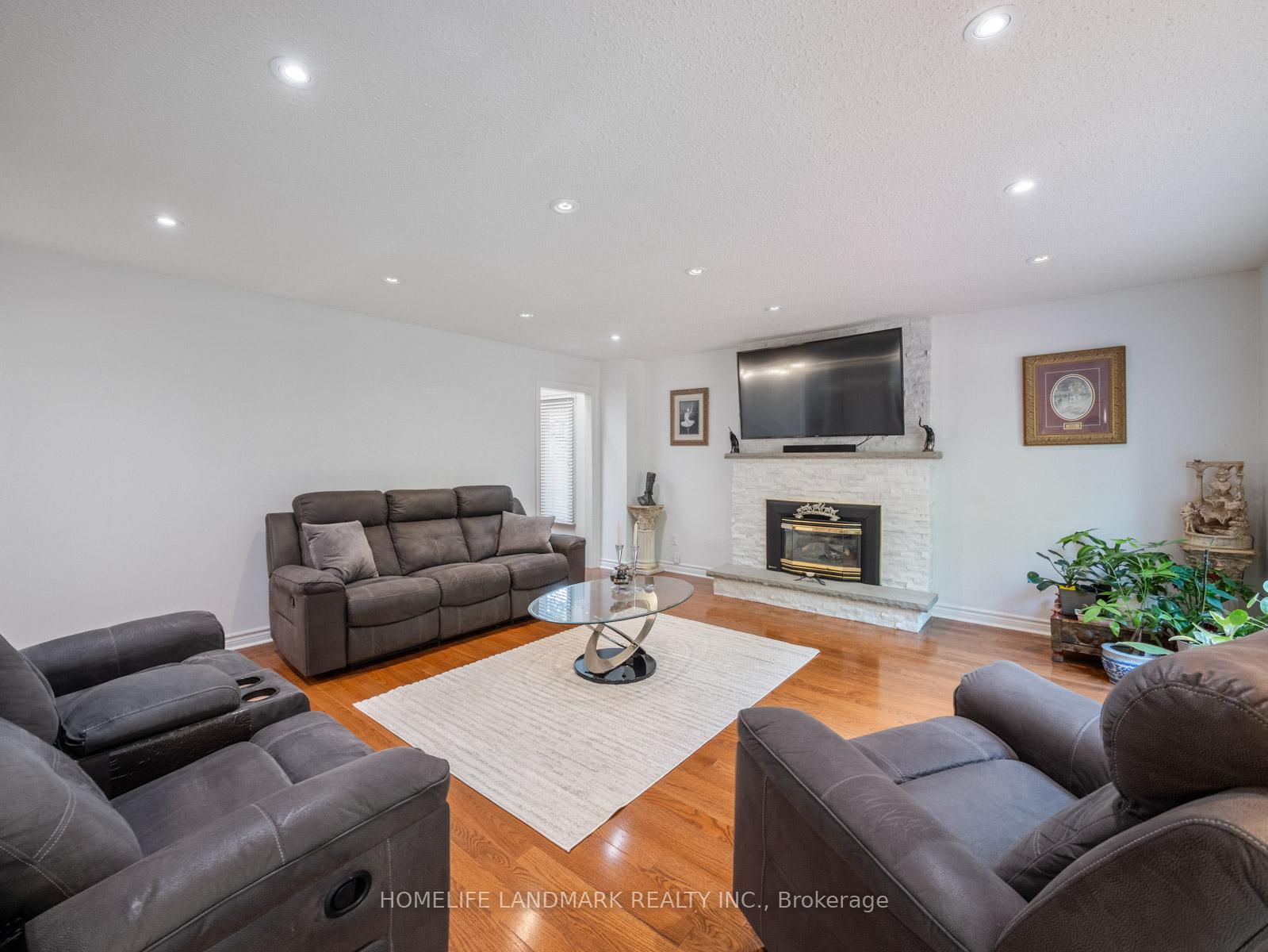 Photo 16 of 53 Highgrove Crescent, Richmond Hill, Mill Pond — HOMEH