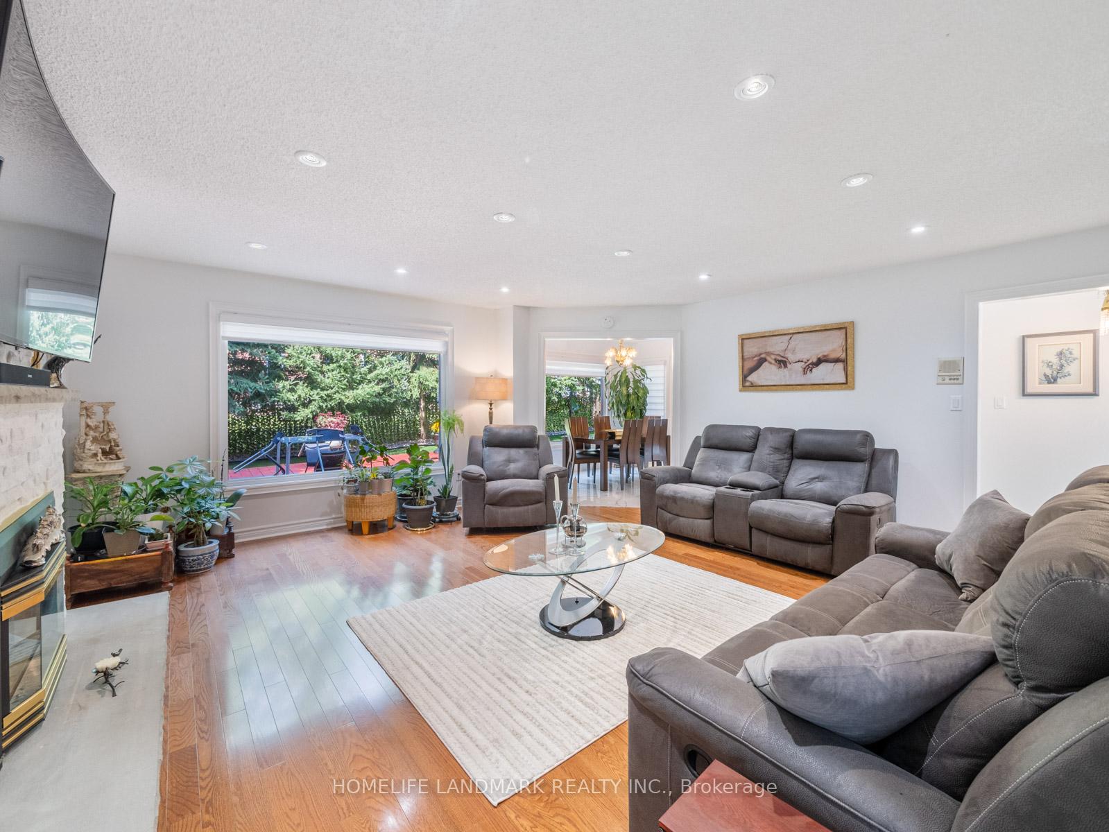 Photo 17 of 53 Highgrove Crescent, Richmond Hill, Mill Pond — HOMEH