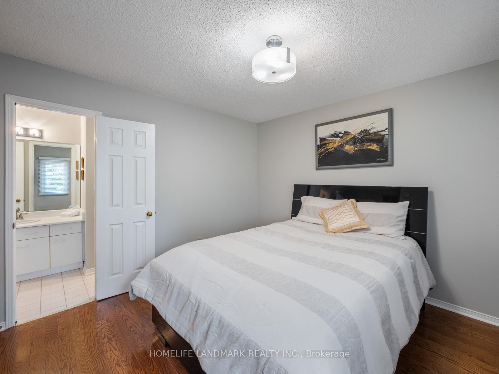 Photo 31 of 53 Highgrove Crescent, Richmond Hill, Mill Pond — HOMEH