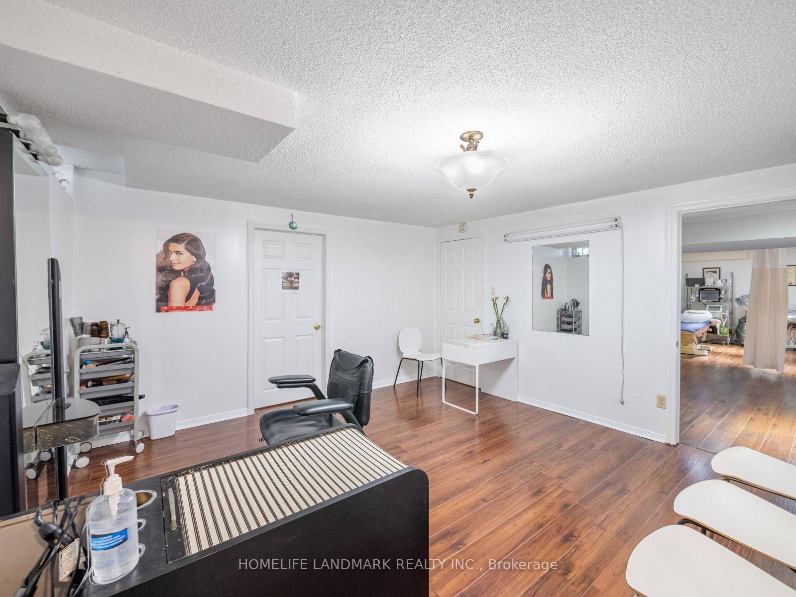 Photo 33 of 53 Highgrove Crescent, Richmond Hill, Mill Pond — HOMEH