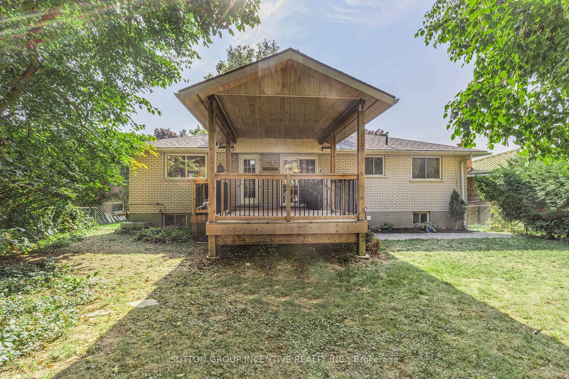 Photo 3 of 12 Roslyn Road, Barrie, Wellington — HOMEH