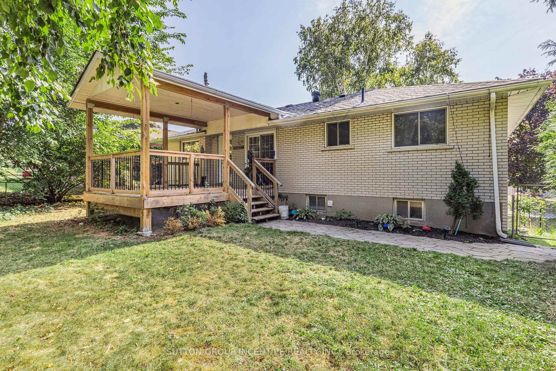 Photo 4 of 12 Roslyn Road, Barrie, Wellington — HOMEH